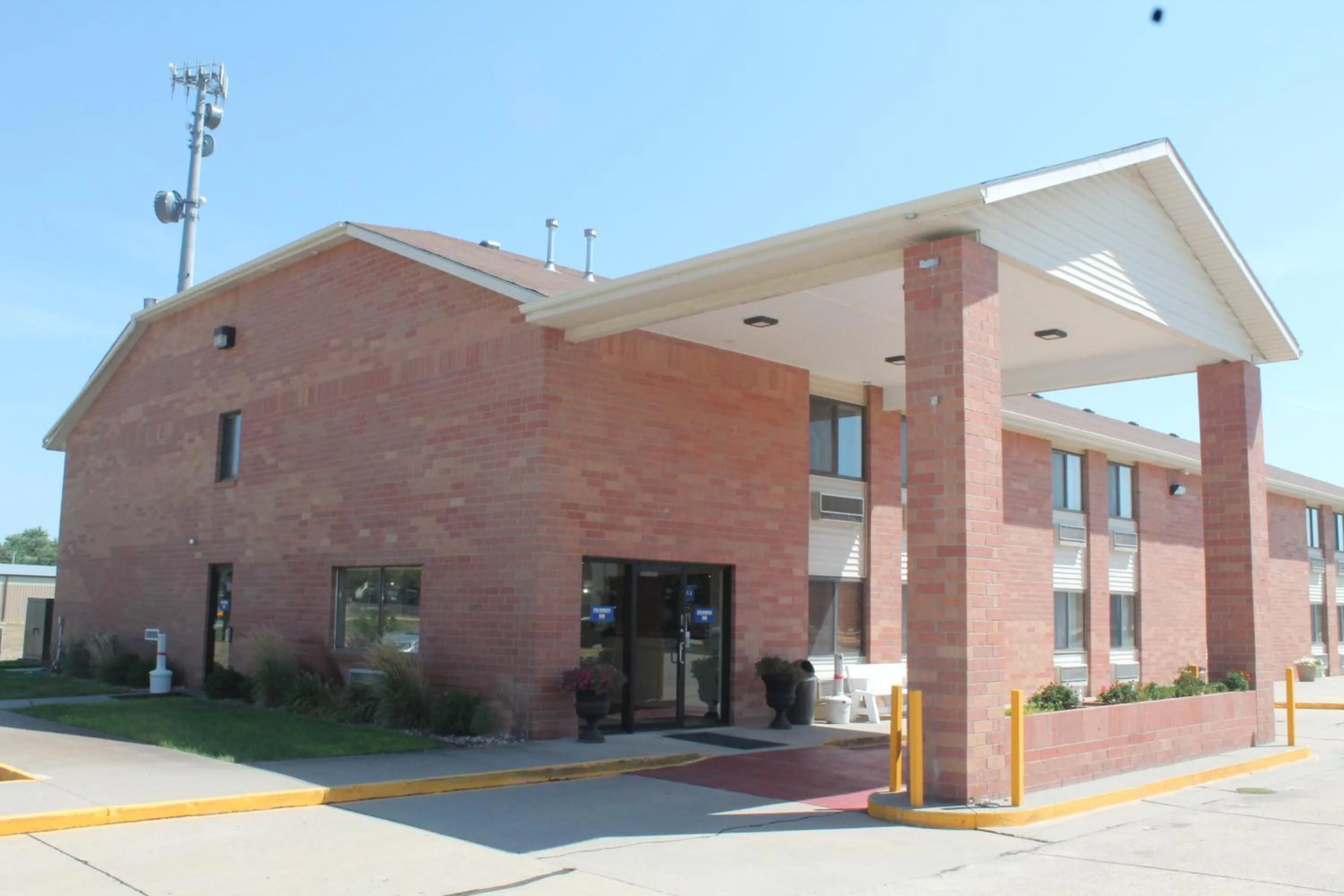 Property building in Columbus Inn