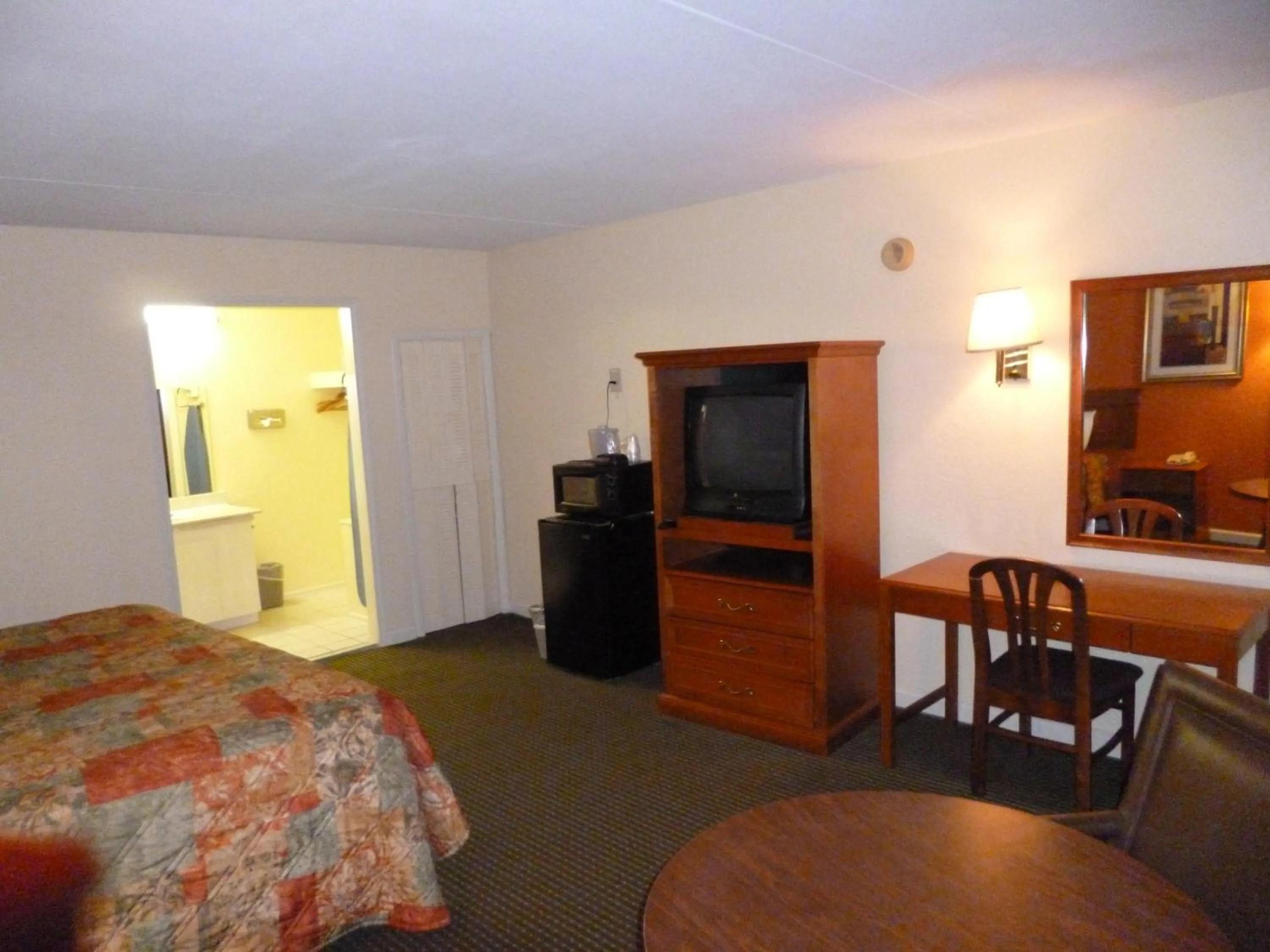 Decorative detail, Bed in Mount Vernon Inn