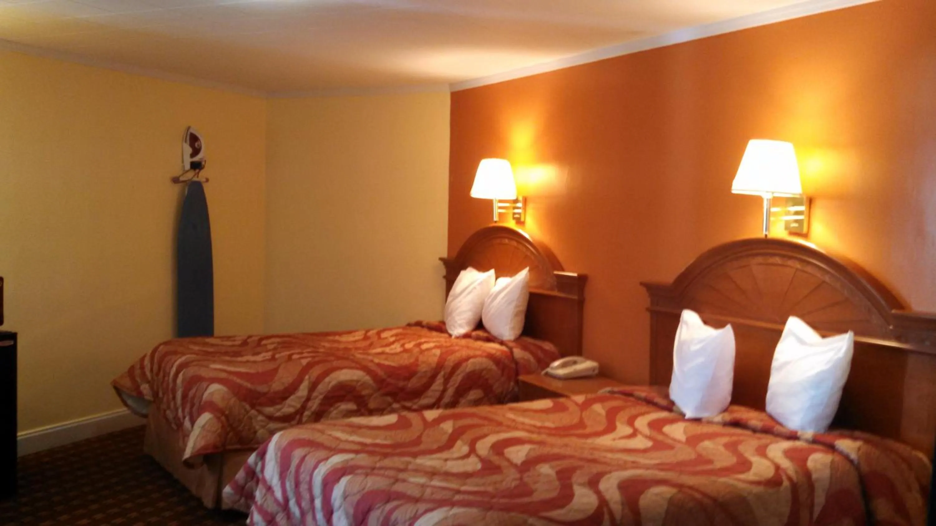 Bed in Mount Vernon Inn