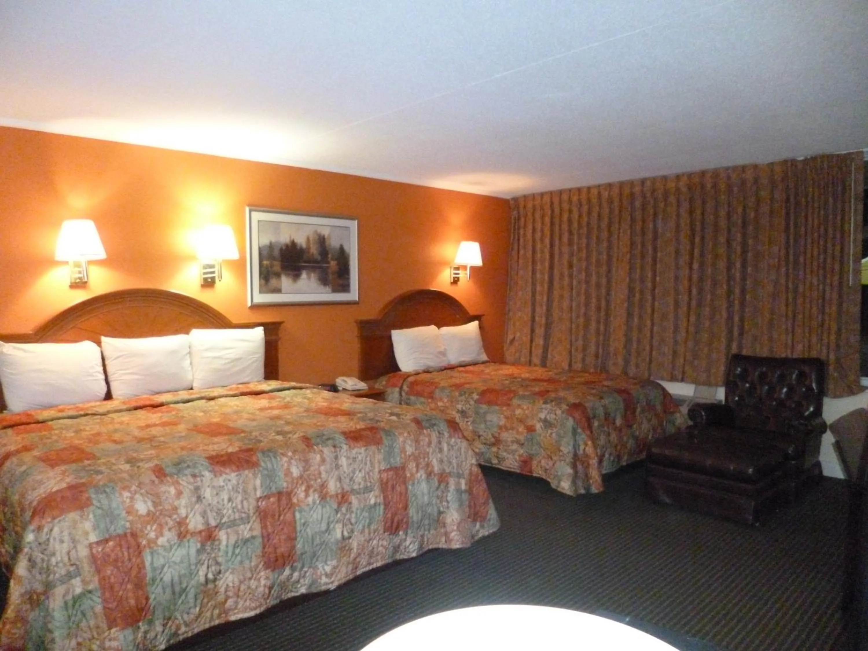 Photo of the whole room, Bed in Mount Vernon Inn