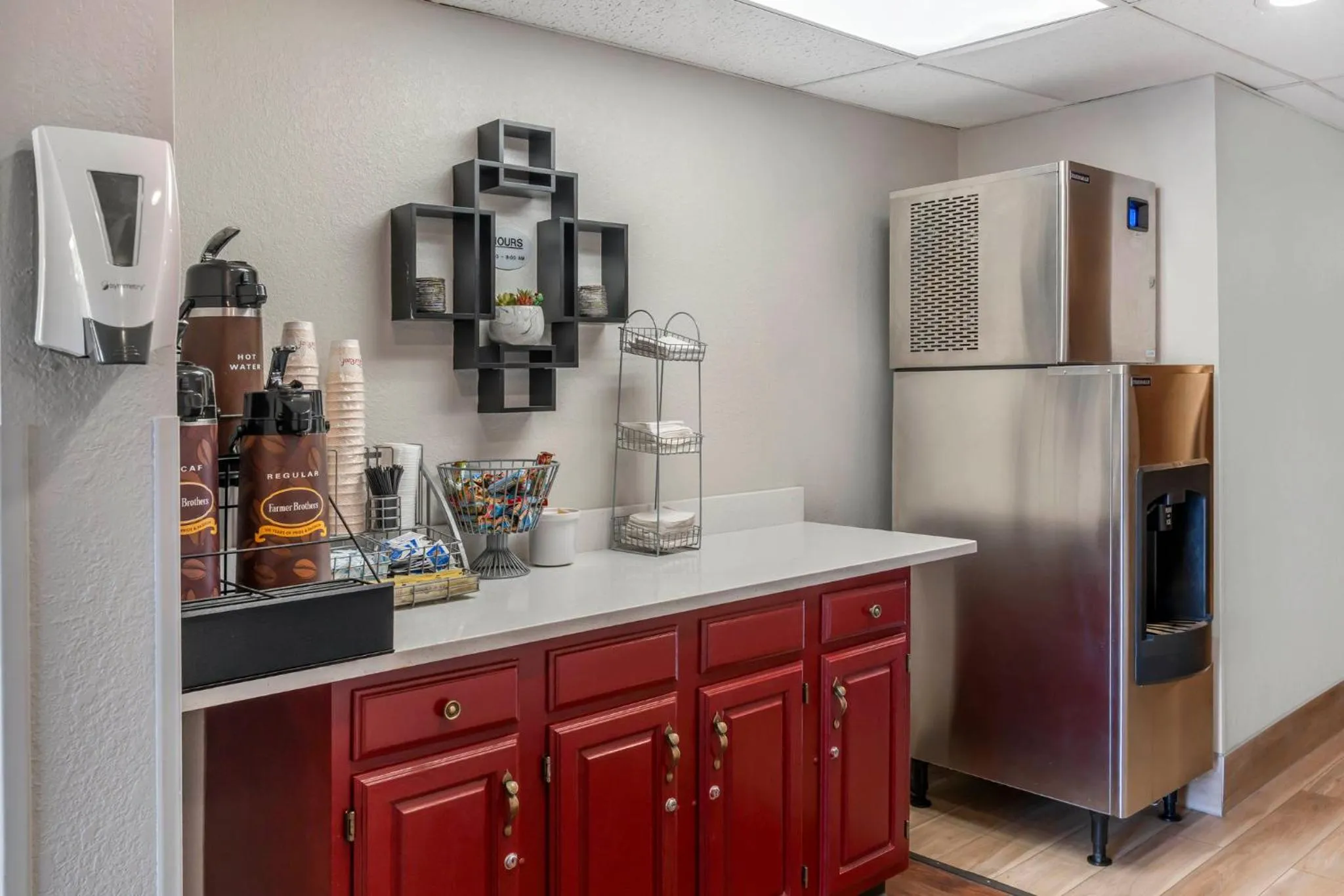 Lobby or reception in Red Roof Inn Queensbury