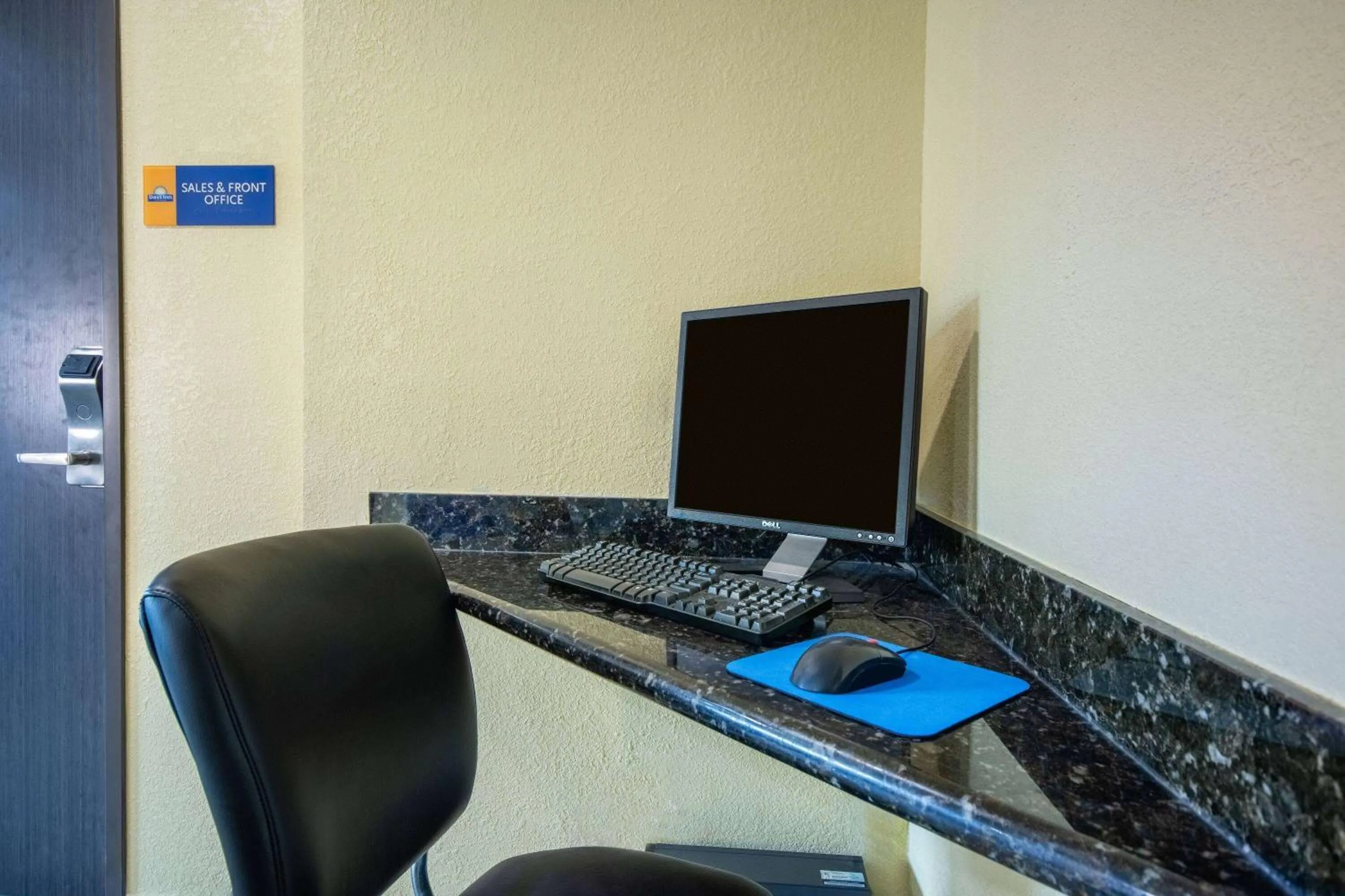 Business facilities in Days Inn & Suites by Wyndham Waterloo