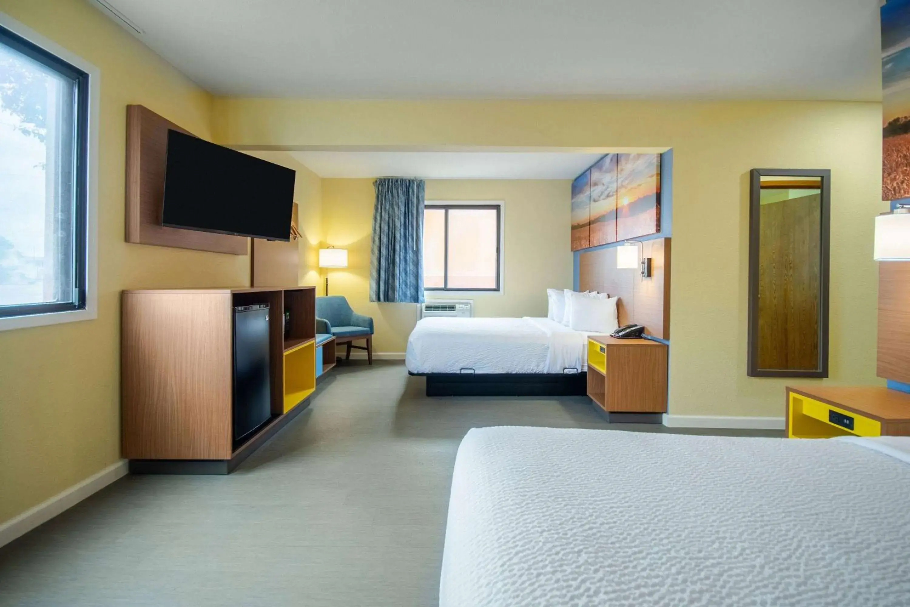Queen Room with Two Queen Beds and Roll-in Shower - Mobility Accessible/Non-Smoking in Days Inn & Suites by Wyndham Waterloo Queen Room with Two Queen Beds and Roll-in Shower - Mobility Accessible/Non-Smoking in Days Inn & Suites by Wyndham Waterloo