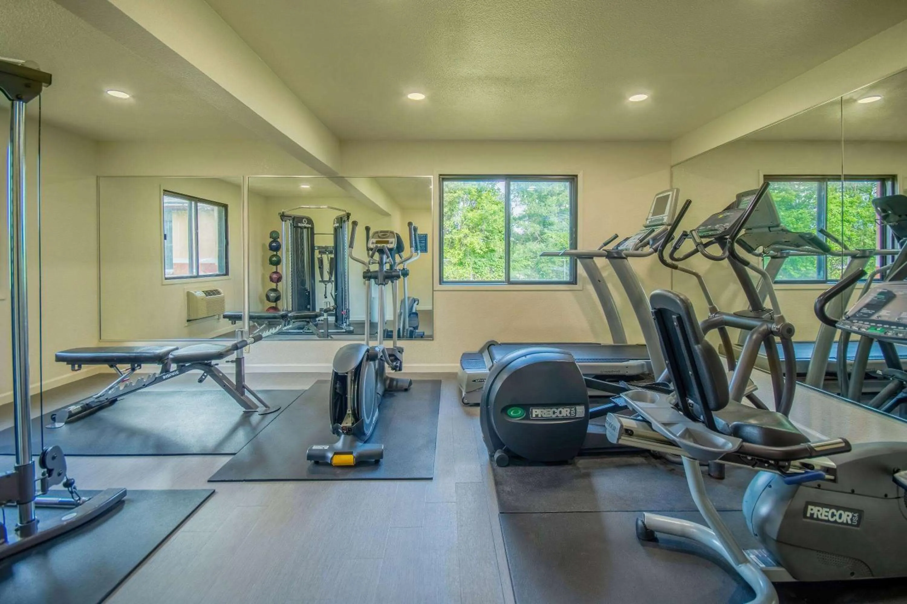 Fitness centre/facilities in Days Inn & Suites by Wyndham Waterloo
