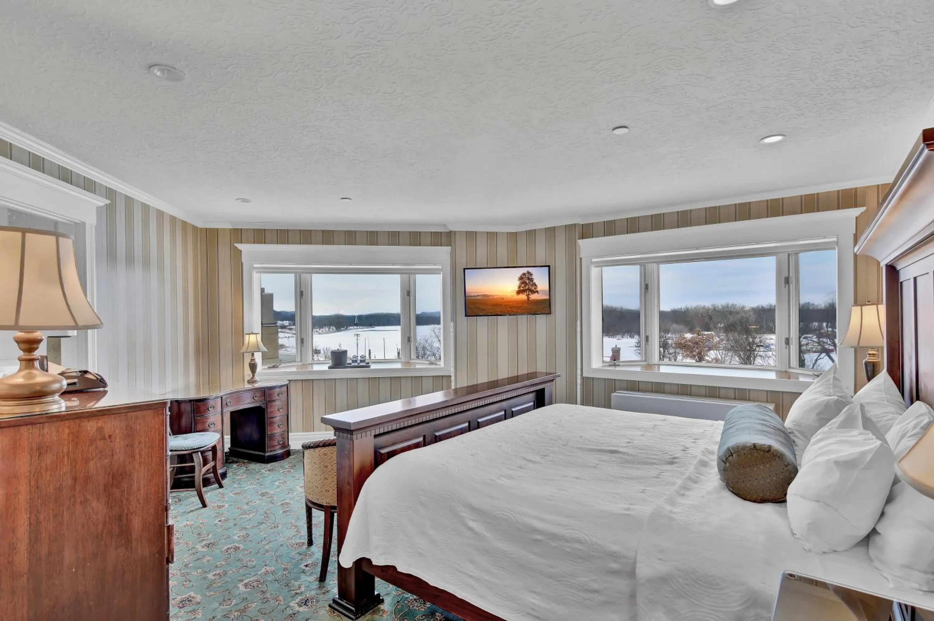 Bedroom, Bed in St James Hotel