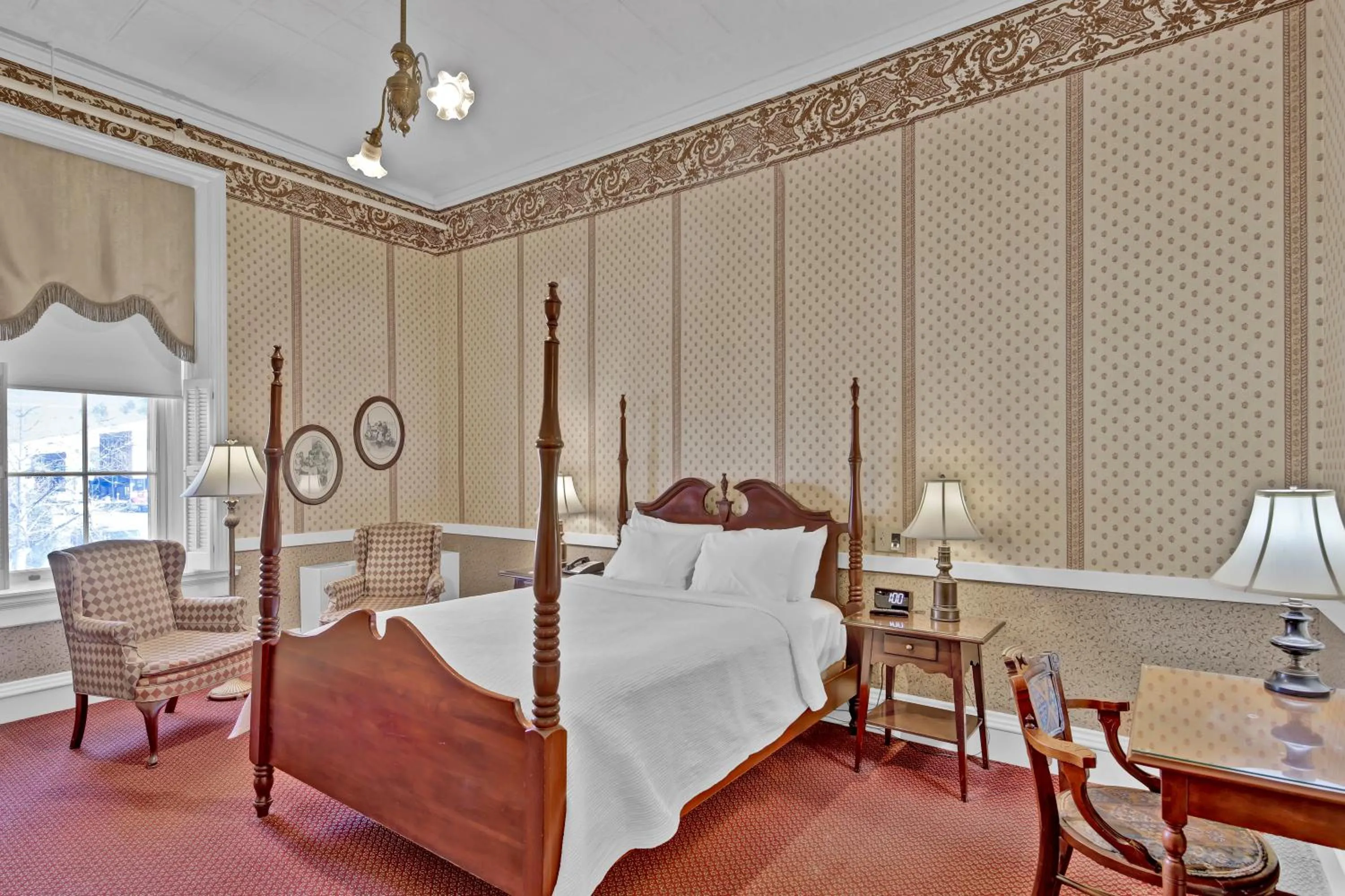 Bedroom, Bed in St James Hotel