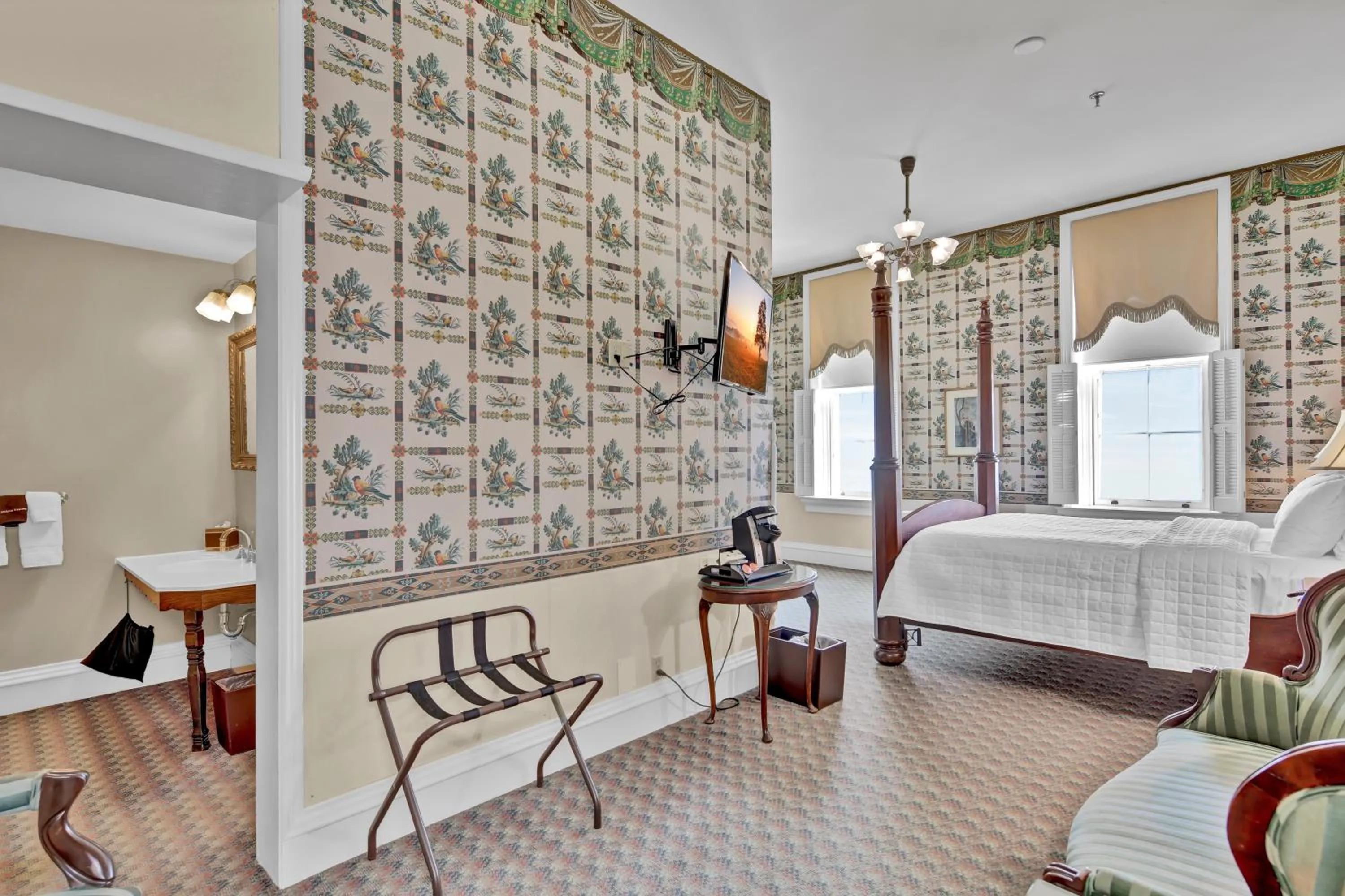 Bedroom, Bed in St James Hotel