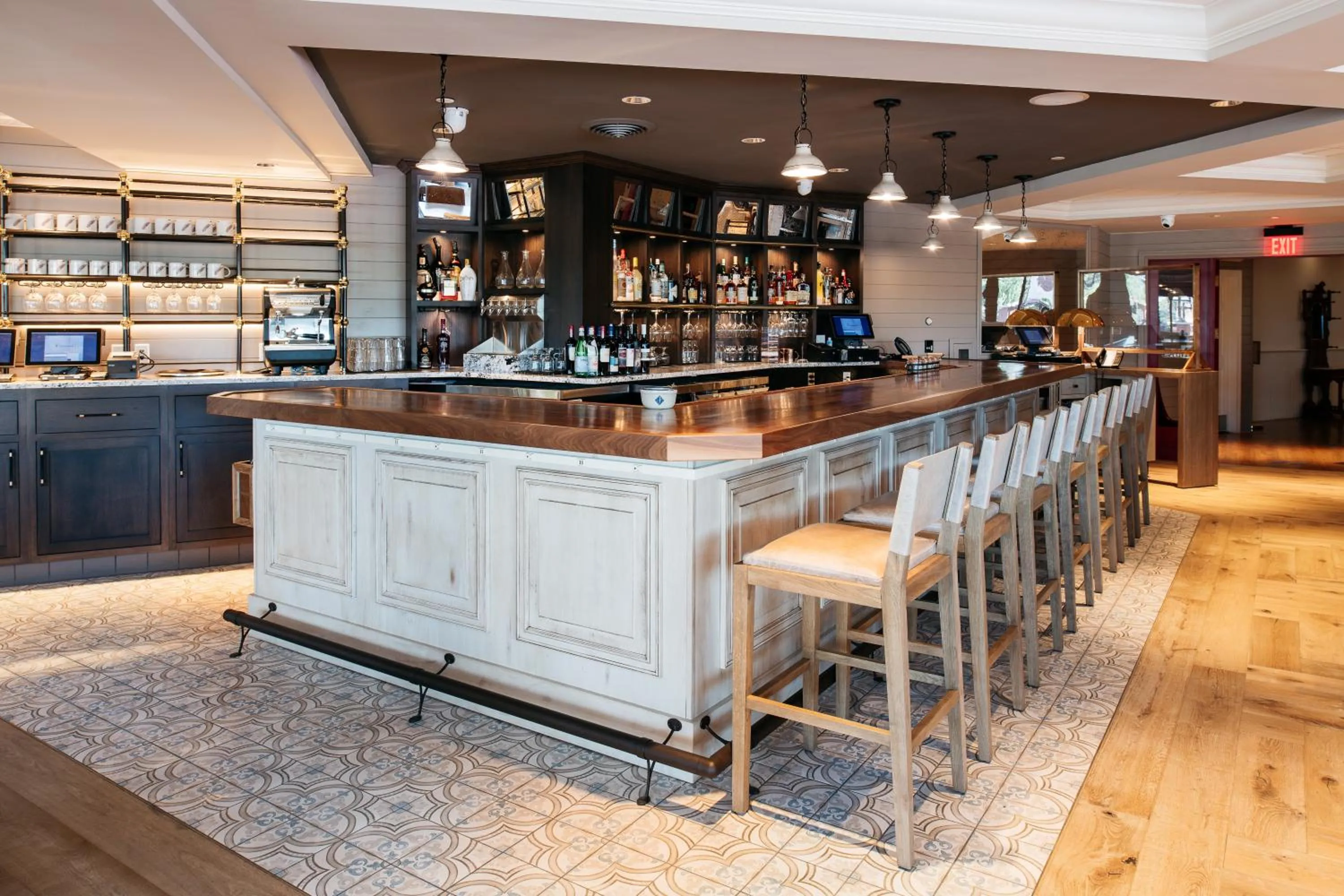 Food and drinks in St James Hotel