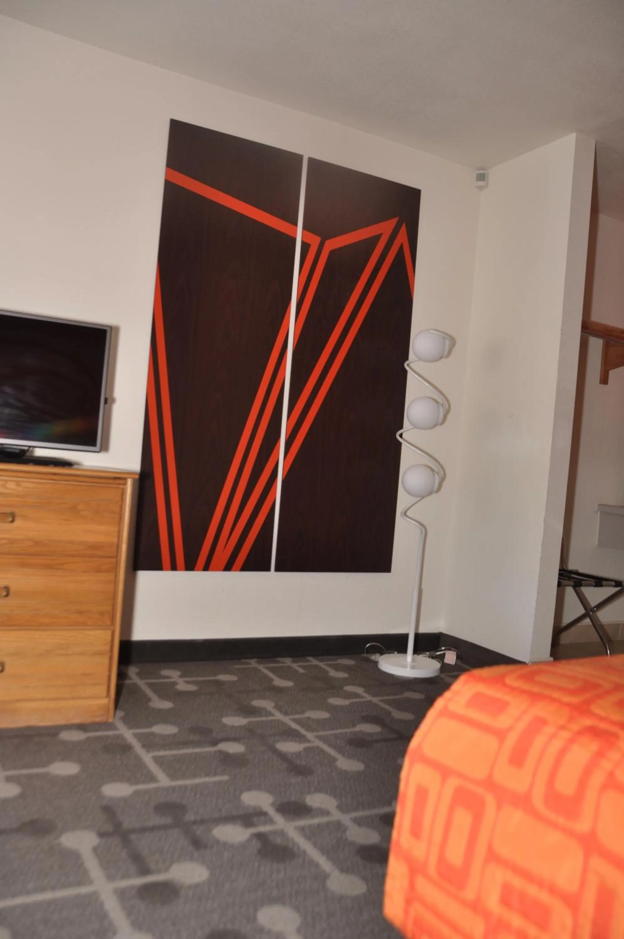 TV and multimedia, Bed in Howard Johnson by Wyndham Roseburg