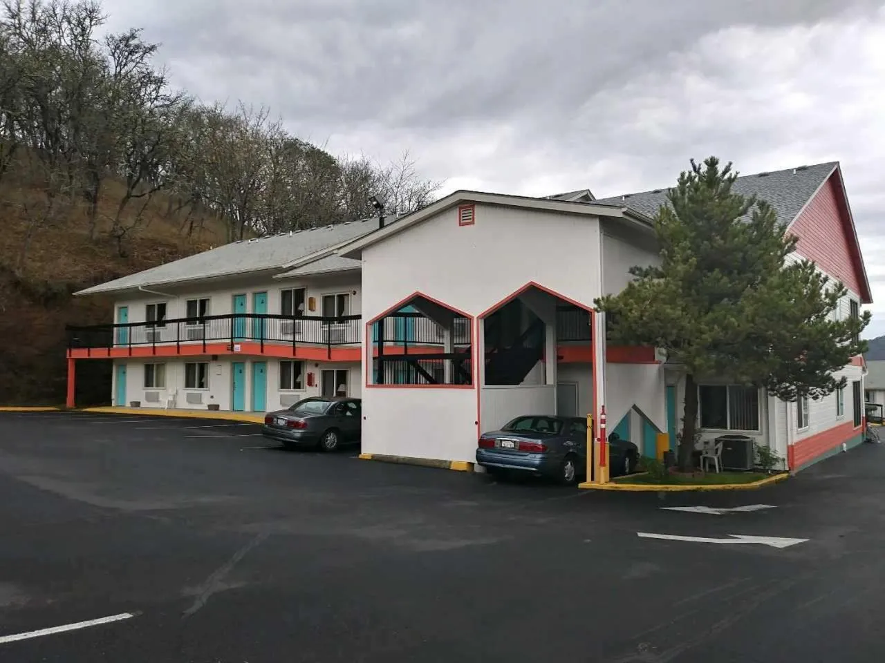 Property building in Howard Johnson by Wyndham Roseburg