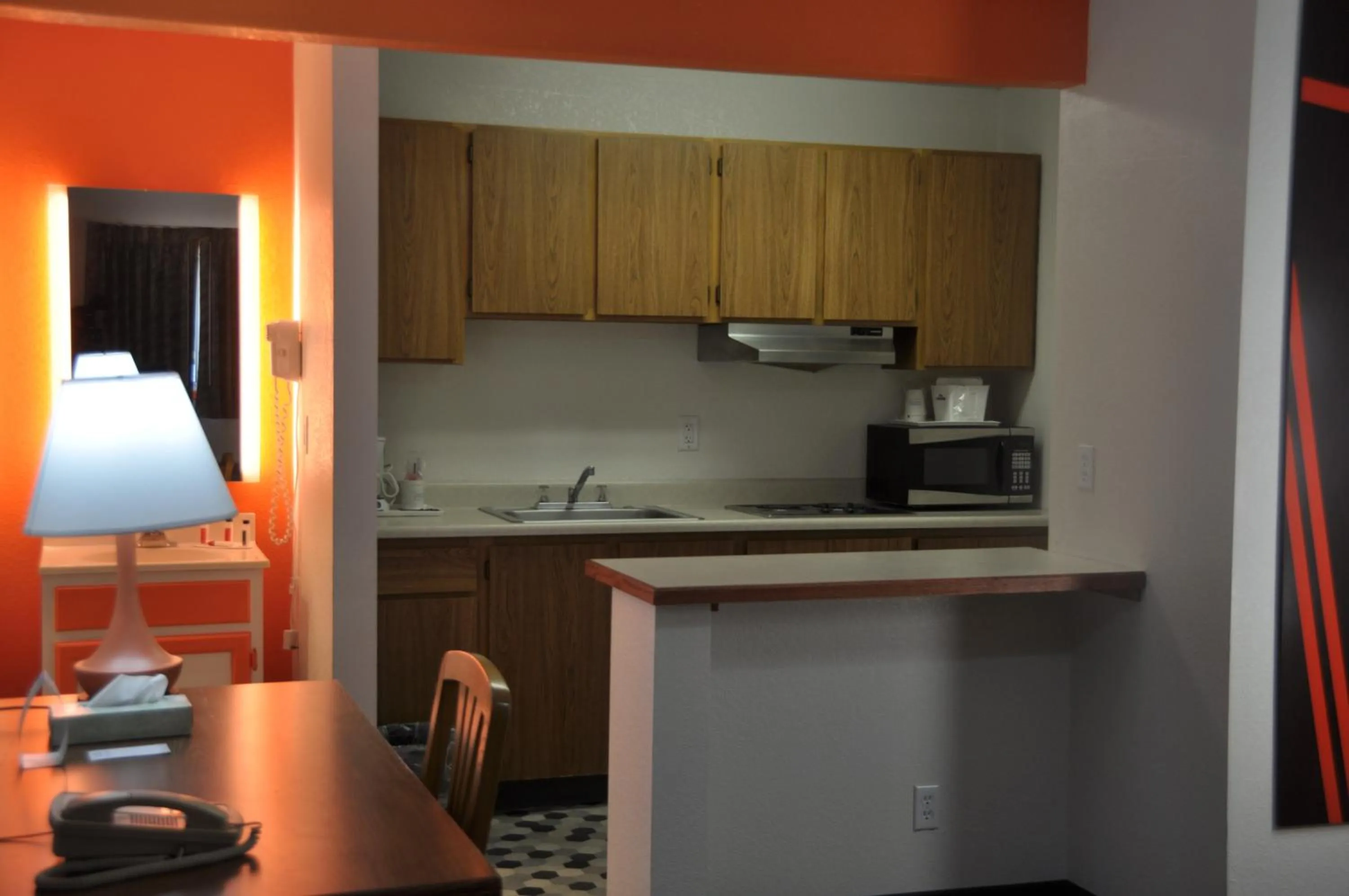 Kitchen or kitchenette in Howard Johnson by Wyndham Roseburg
