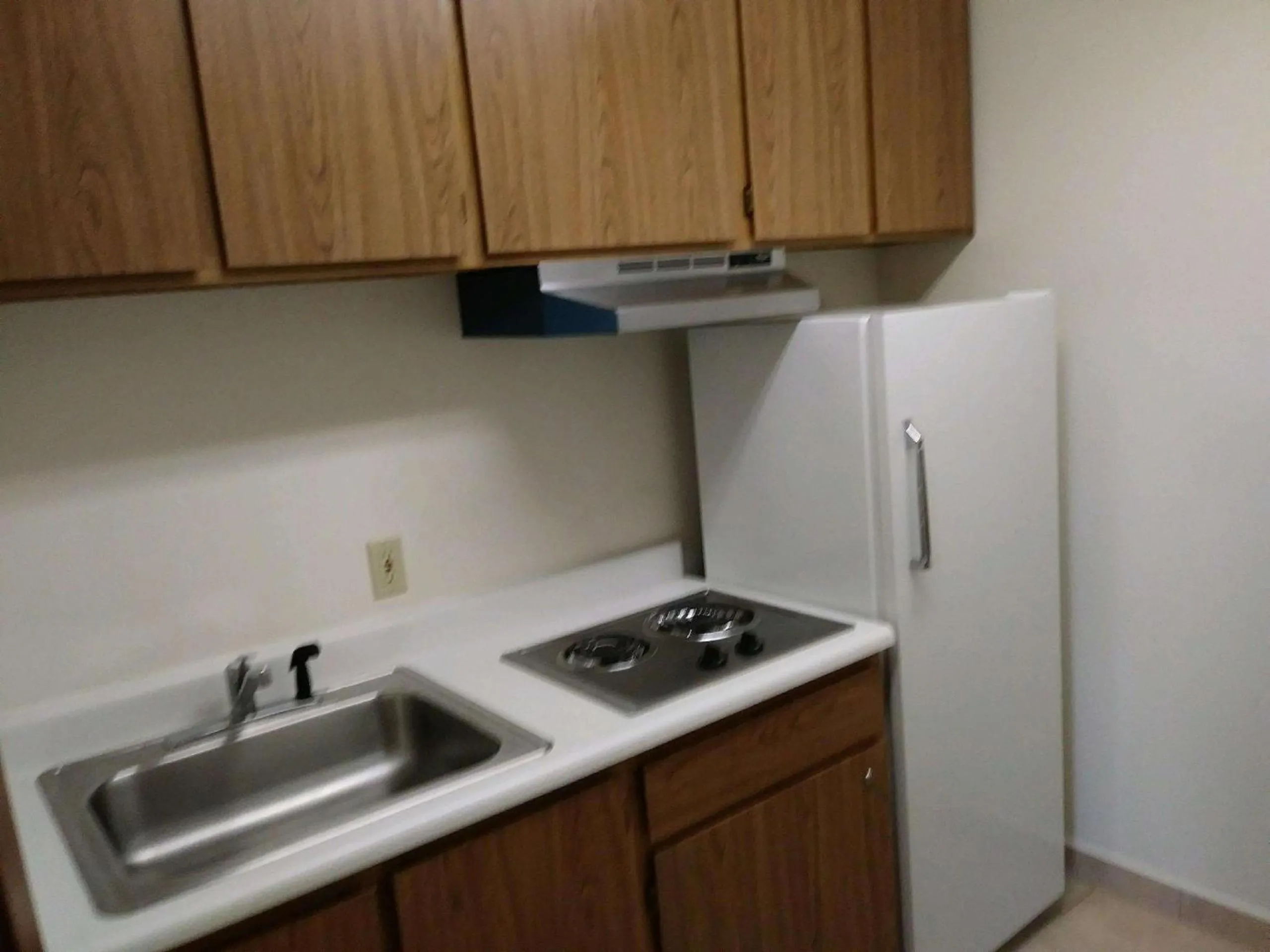 stove in Howard Johnson by Wyndham Roseburg