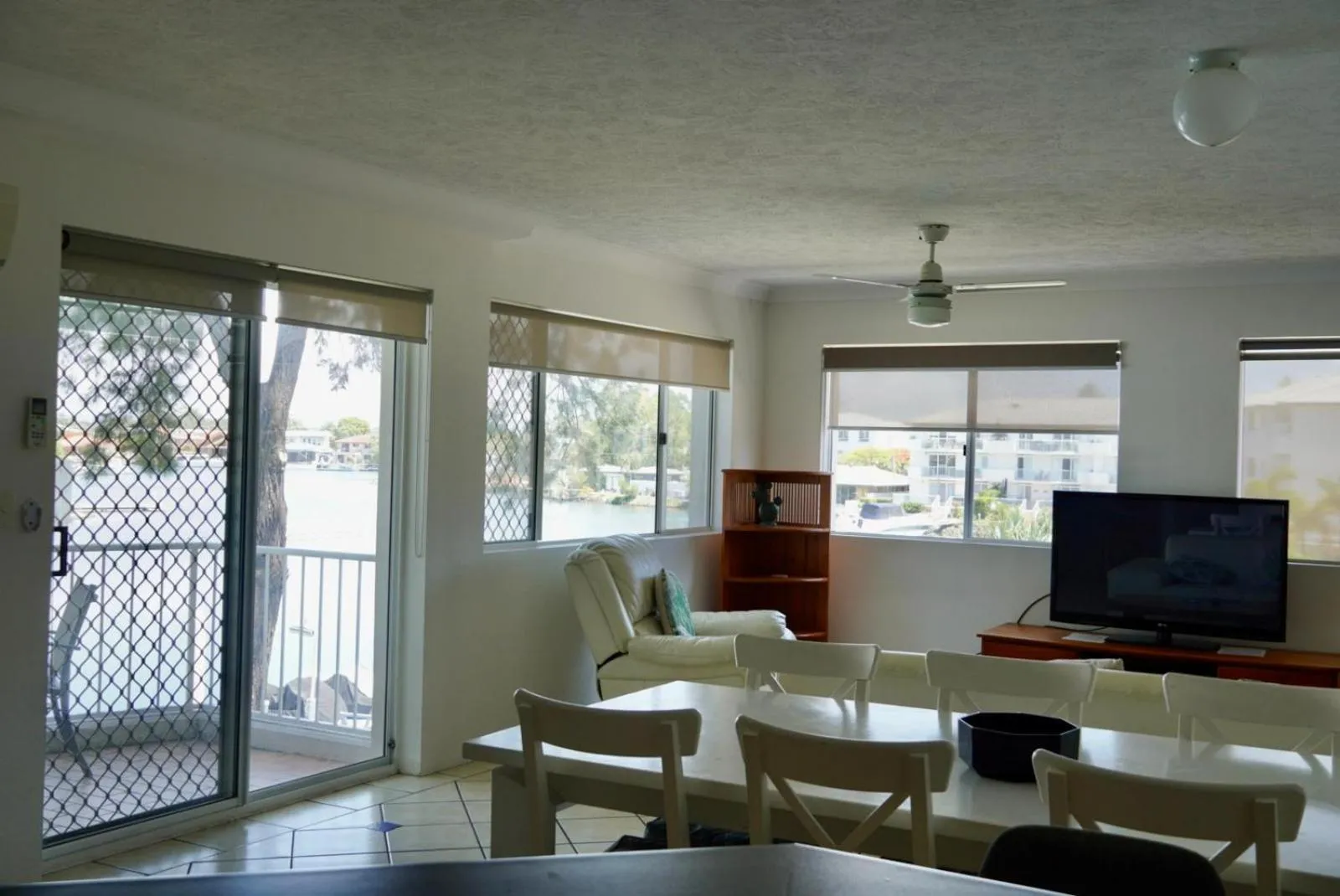 Pelican Cove Waterfront Apartment
