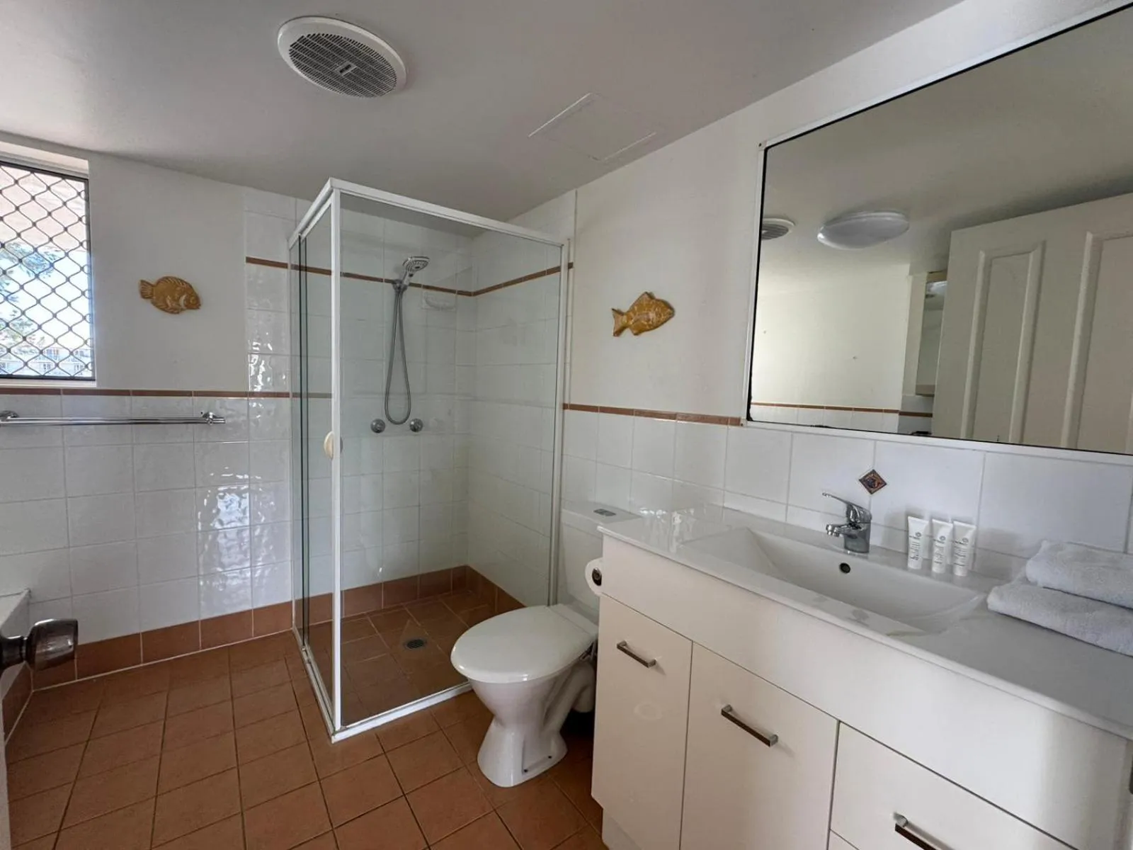 Pelican Cove Waterfront Apartment