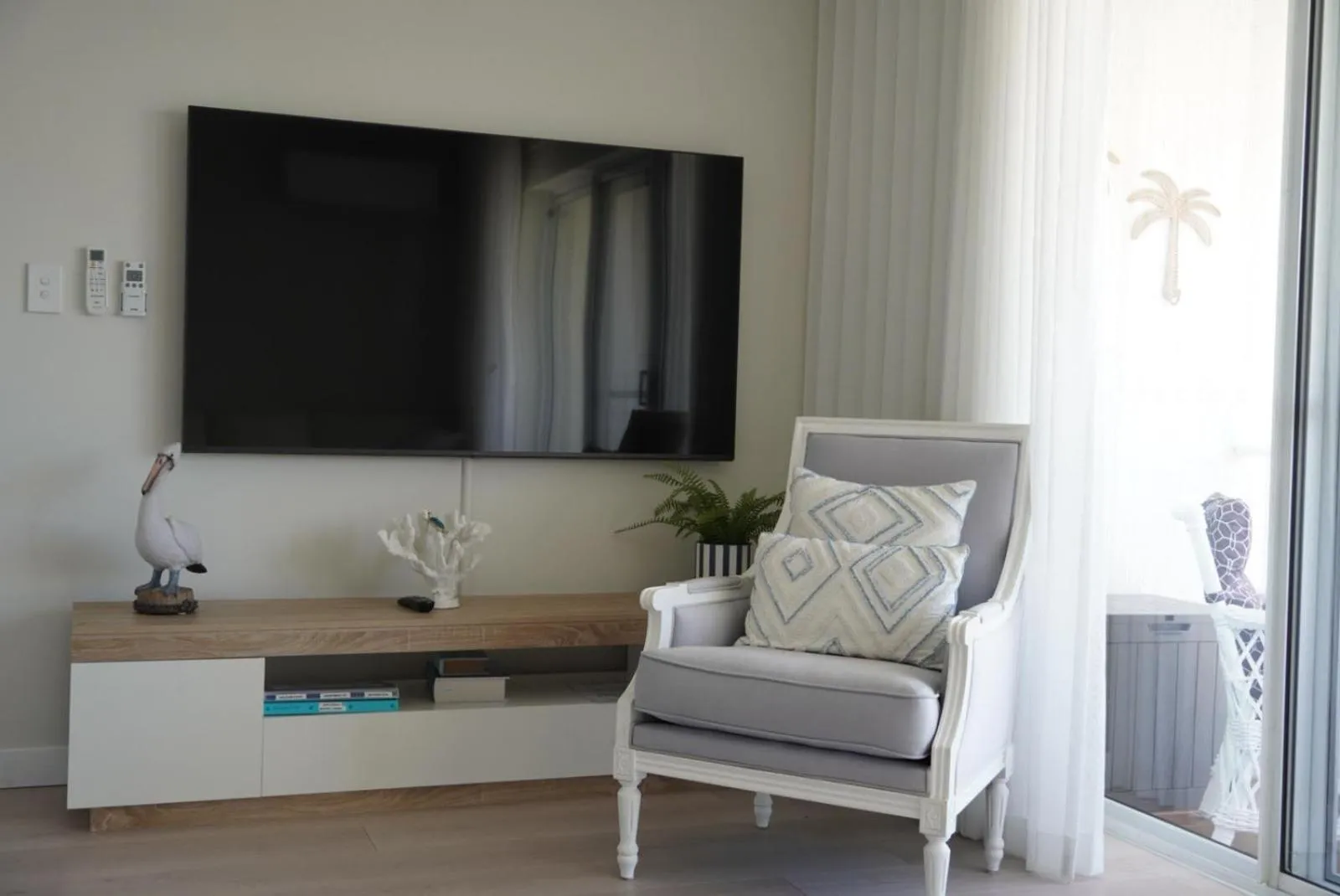 Pelican Cove Waterfront Apartment