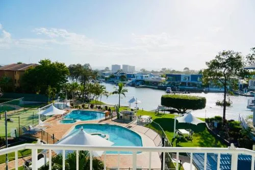 Pelican Cove Waterfront Apartment