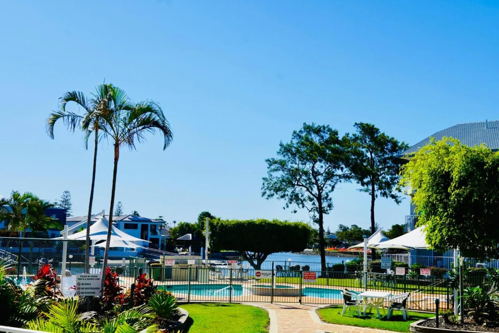 Pelican Cove Waterfront Apartment