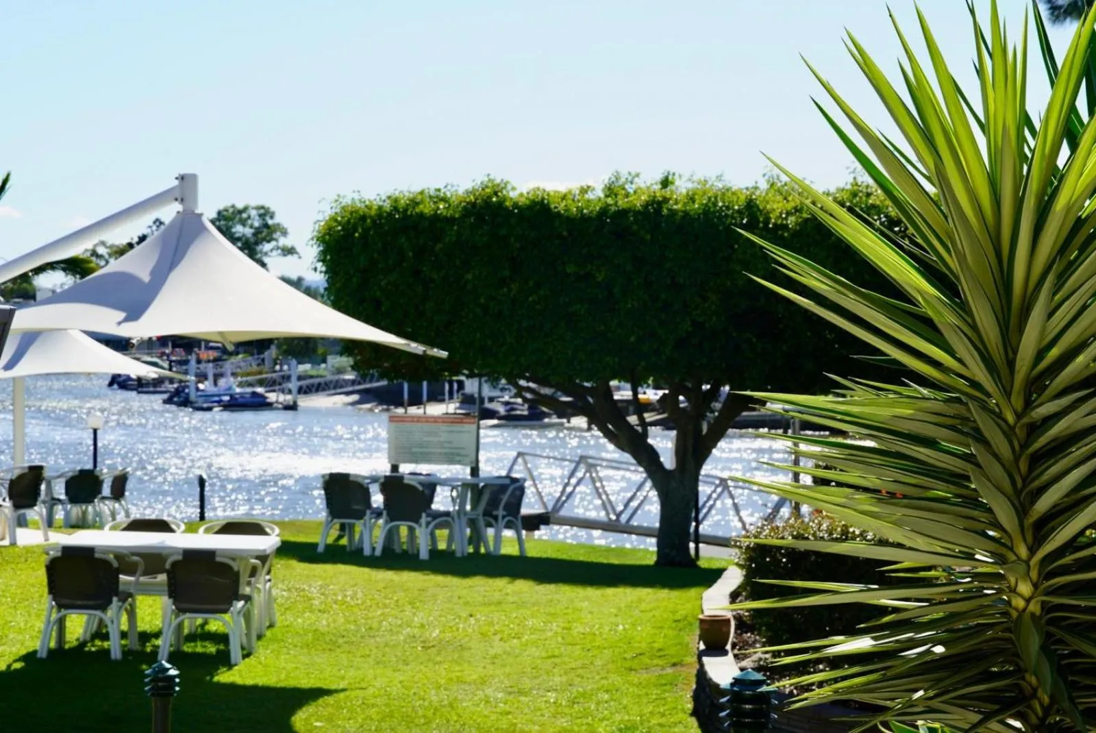 Pelican Cove Waterfront Apartment