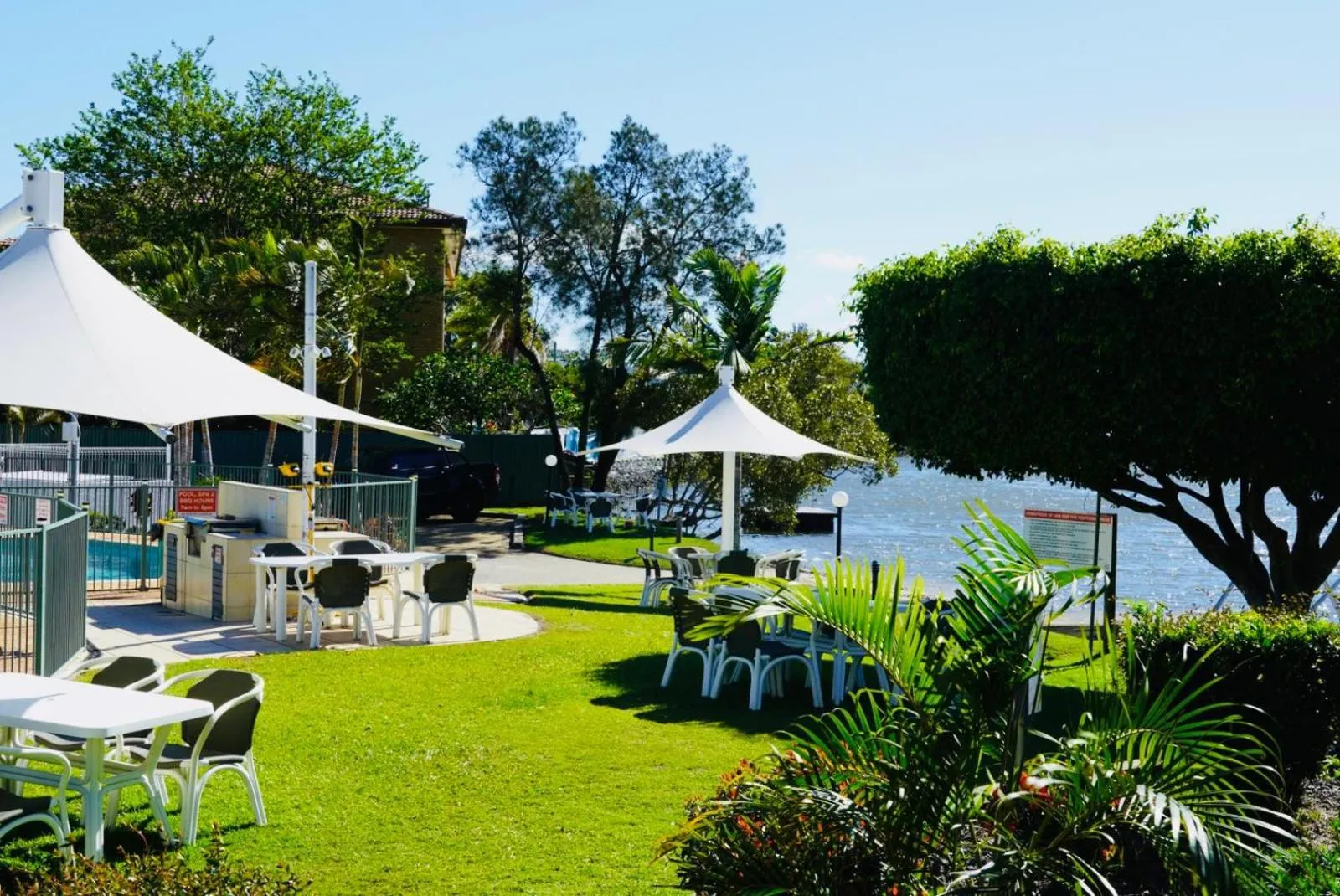 Pelican Cove Waterfront Apartment