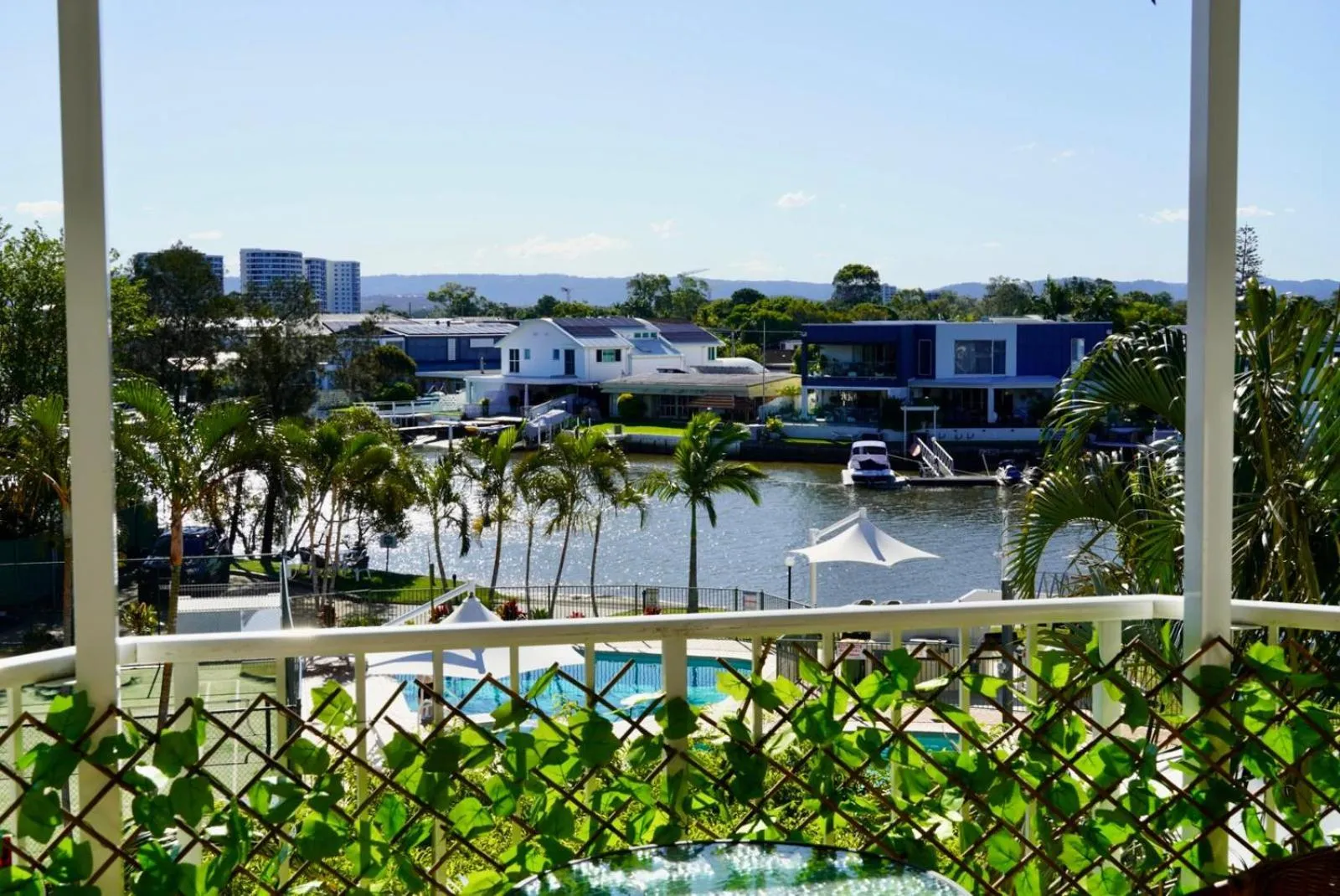 Pelican Cove Waterfront Apartment