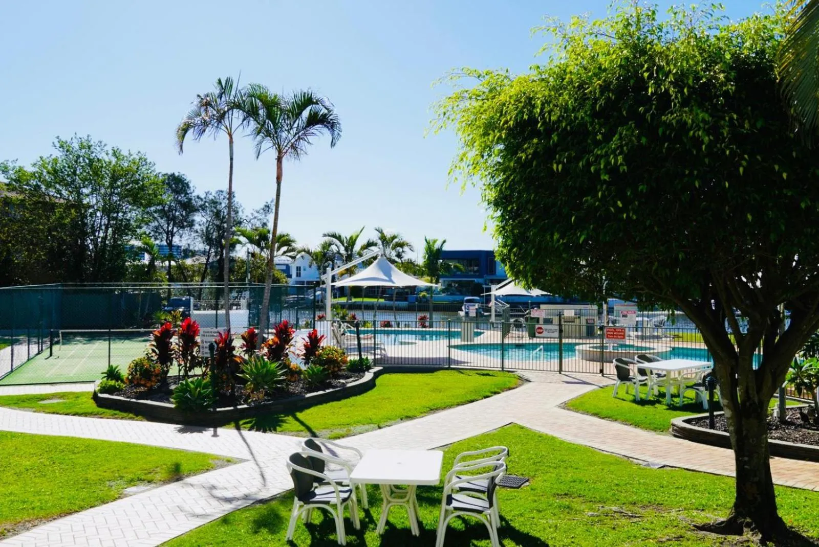 Pelican Cove Waterfront Apartment