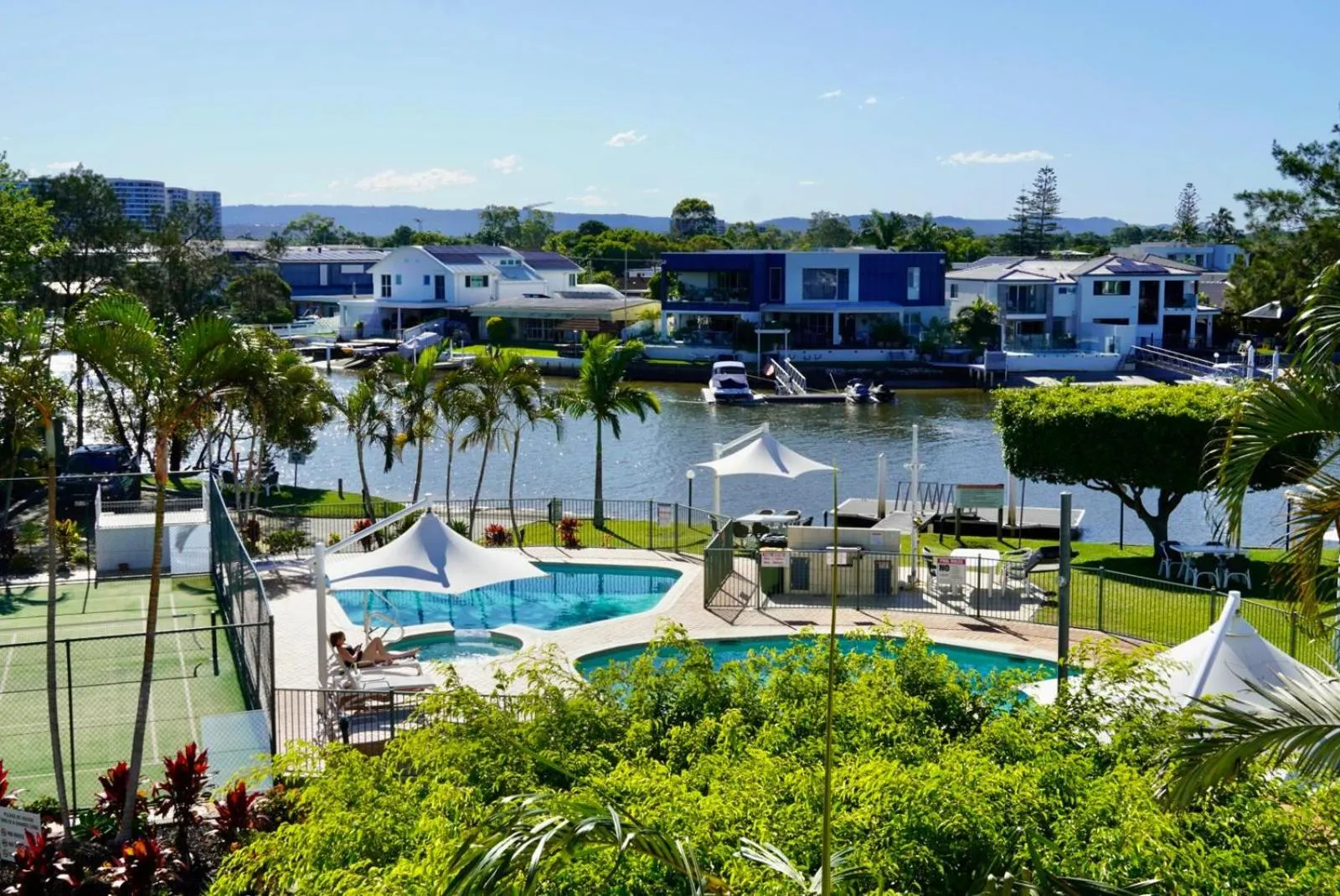 Pelican Cove Waterfront Apartment