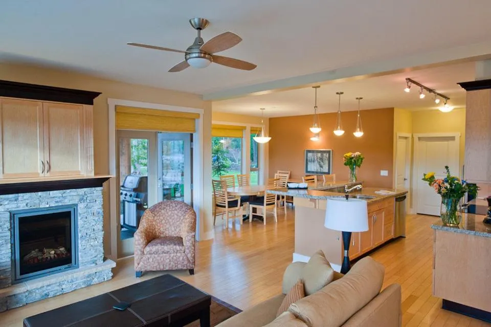 Kitchen or kitchenette in Painted Boat Resort Spa and Marina