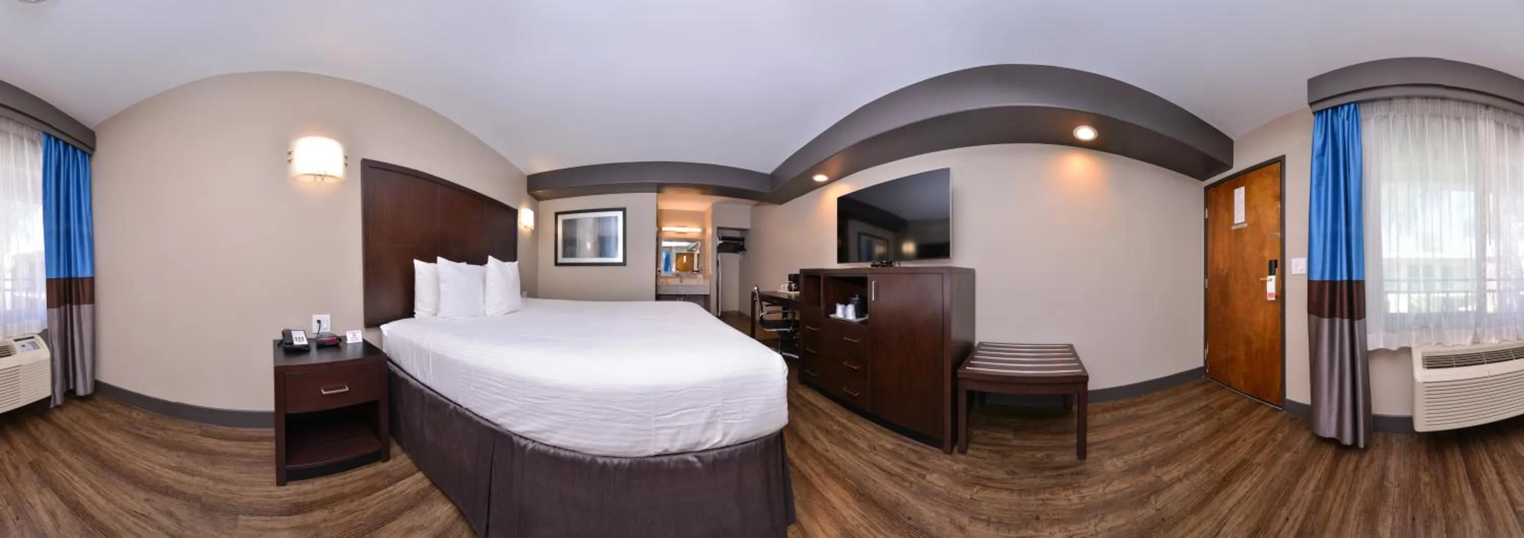 Photo of the whole room, Bed in Tarzana Inn