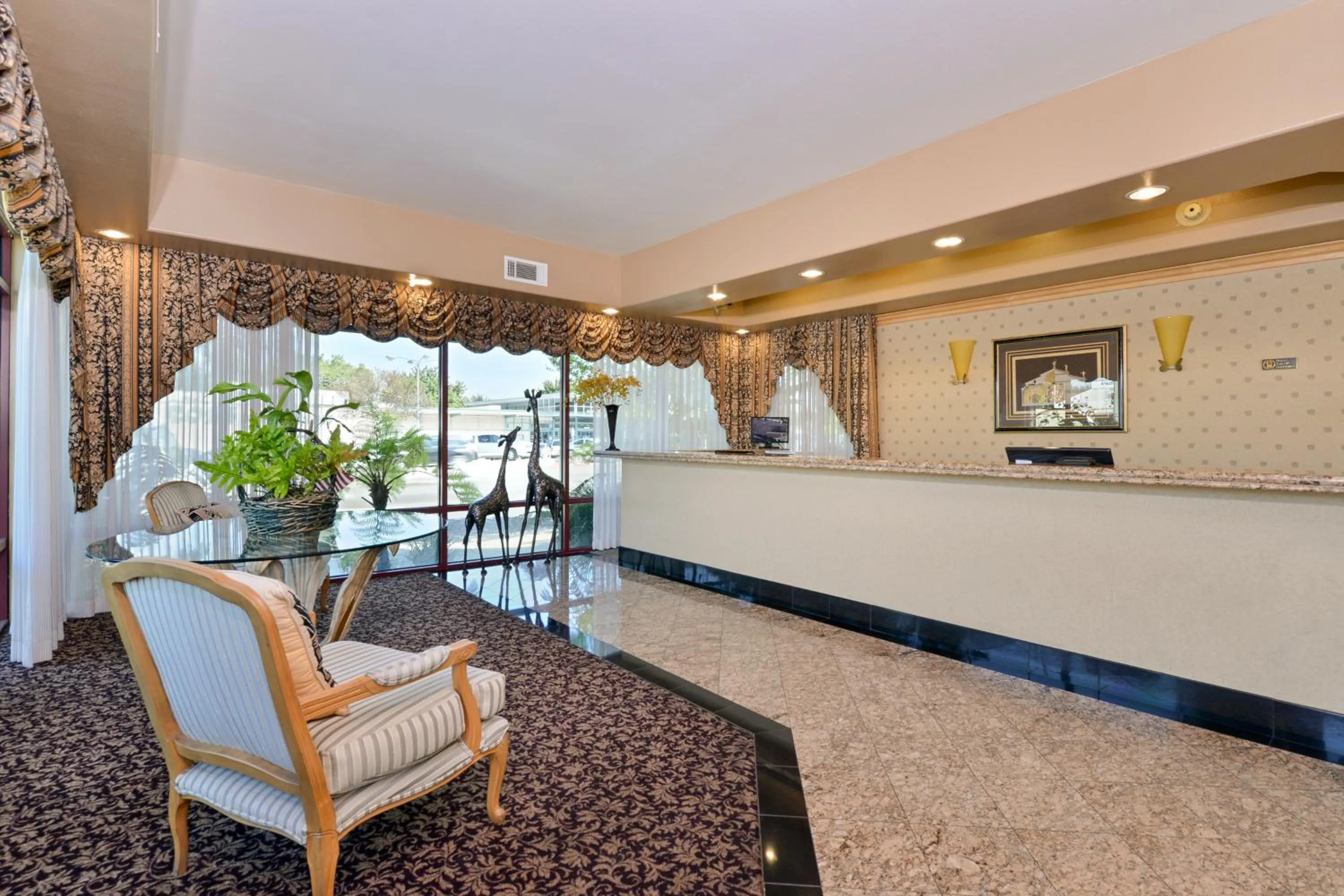 Lobby or reception in Tarzana Inn
