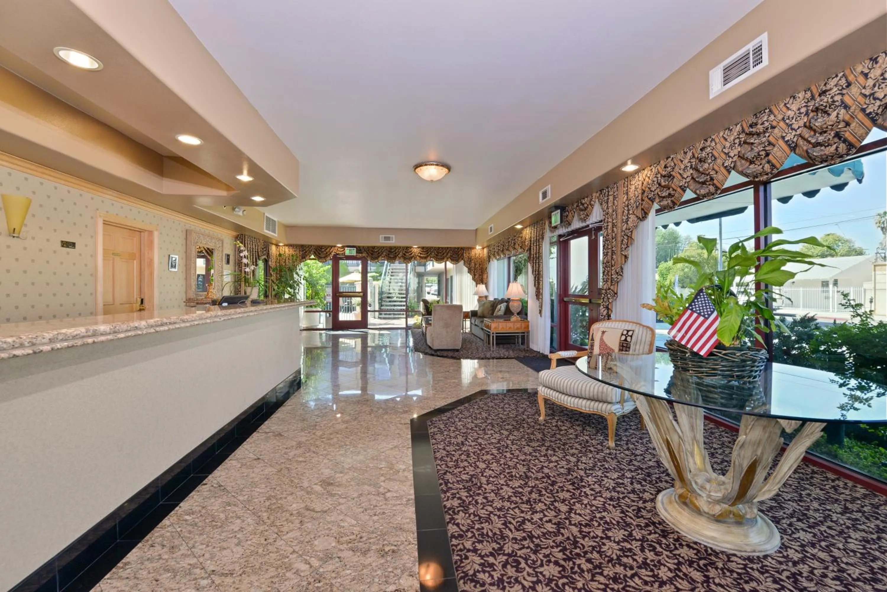 Lobby or reception in Tarzana Inn