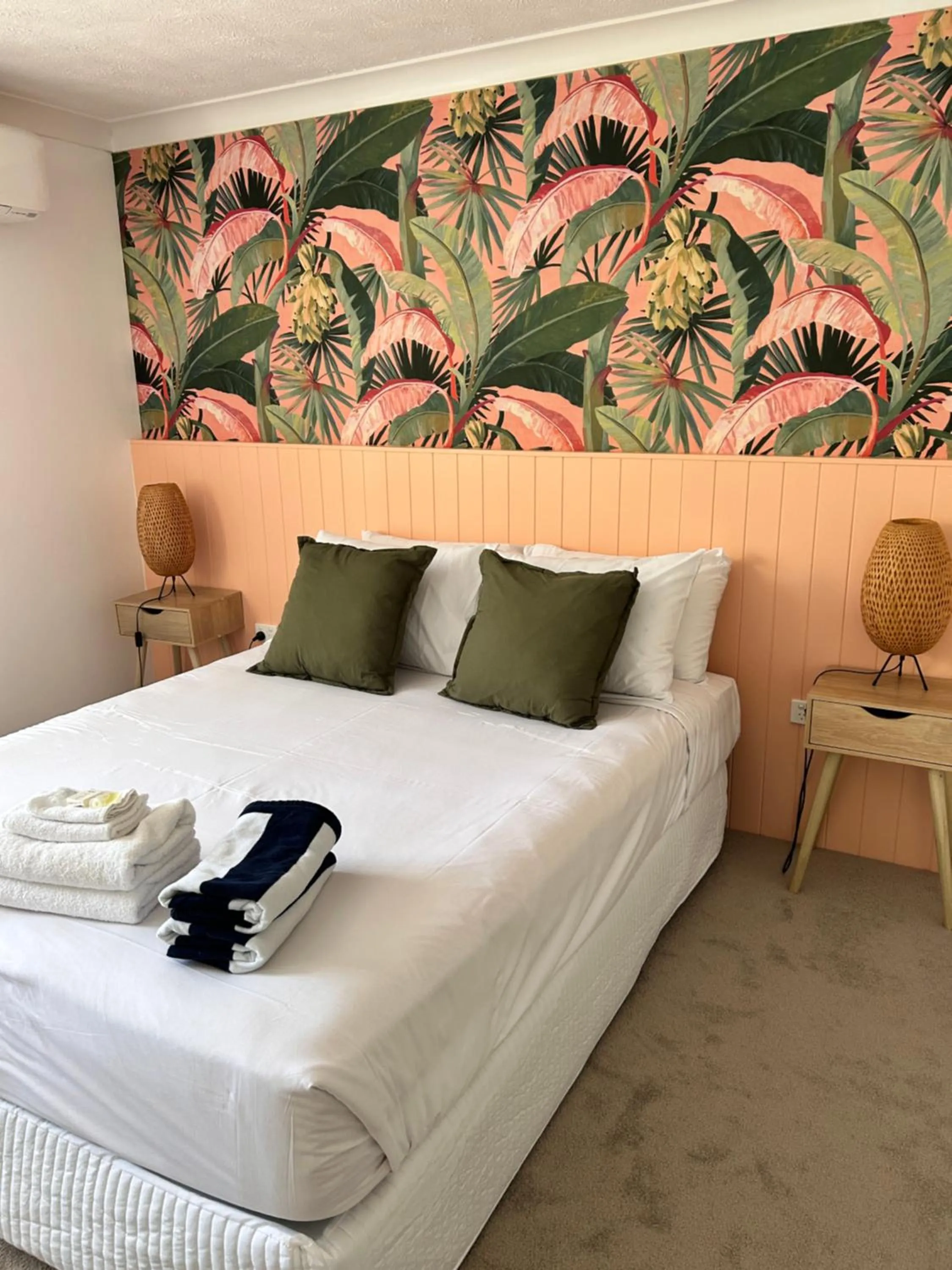 Bedroom, Bed in Bay of Palms