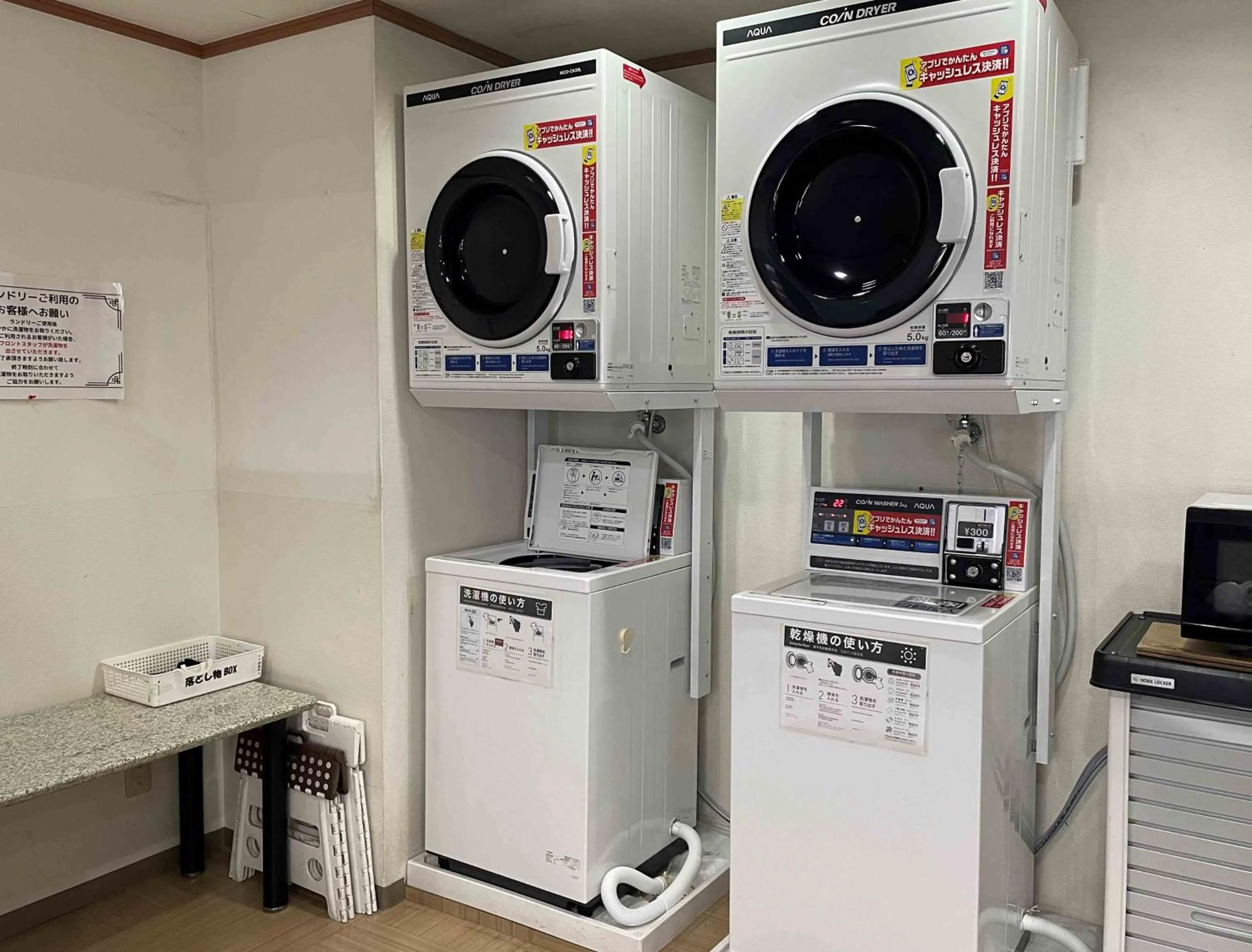 Communal lounge/ TV room in Hotel Kansai