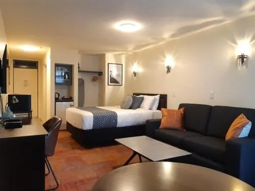 Bed in City of Sails Motel