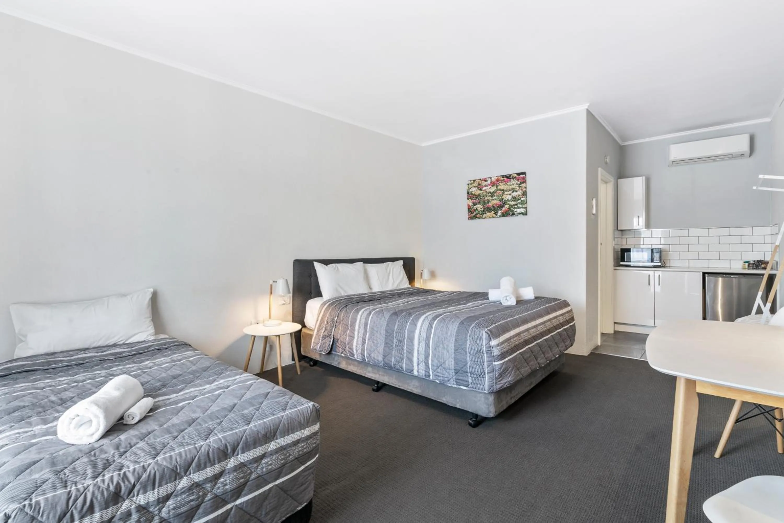 Photo of the whole room, Bed in Comfort Inn Commodore Albury
