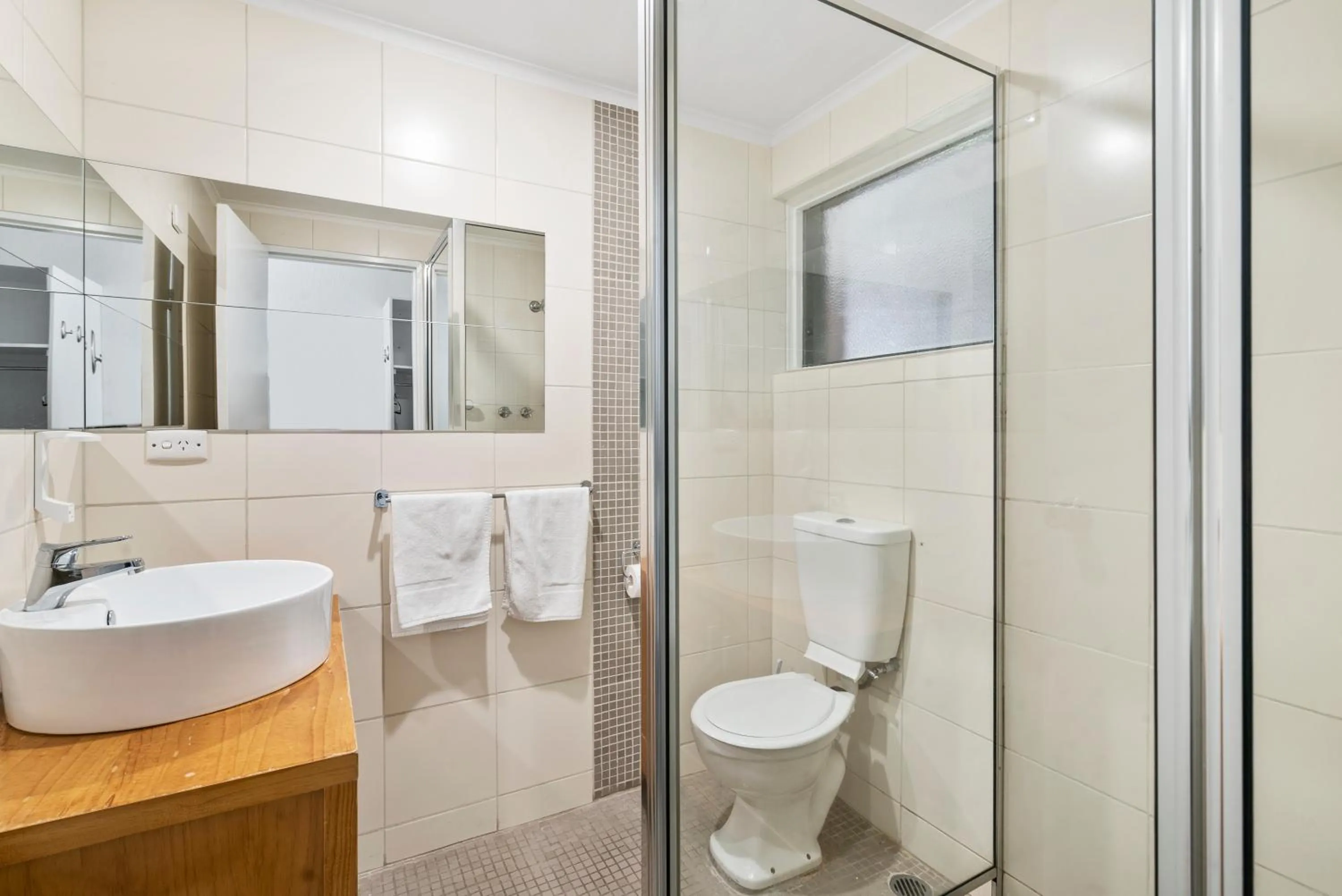 Bathroom in Comfort Inn Commodore Albury