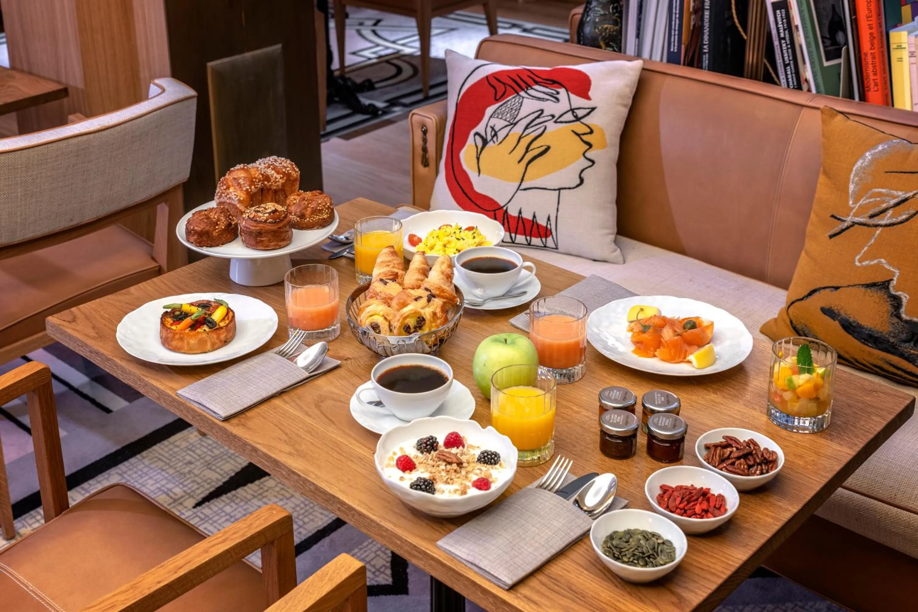 Breakfast in 9Confidentiel