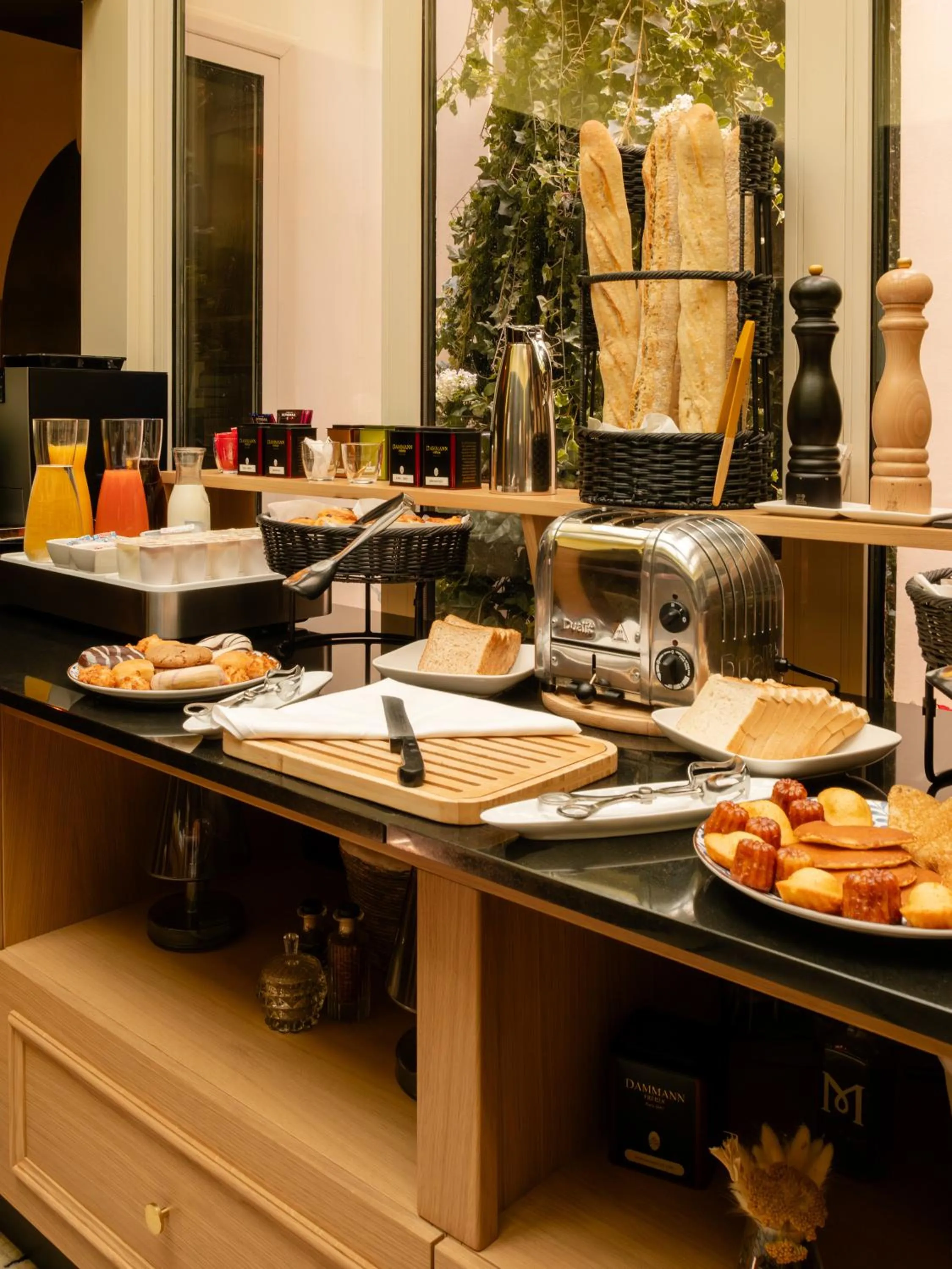 Breakfast in 9Confidentiel