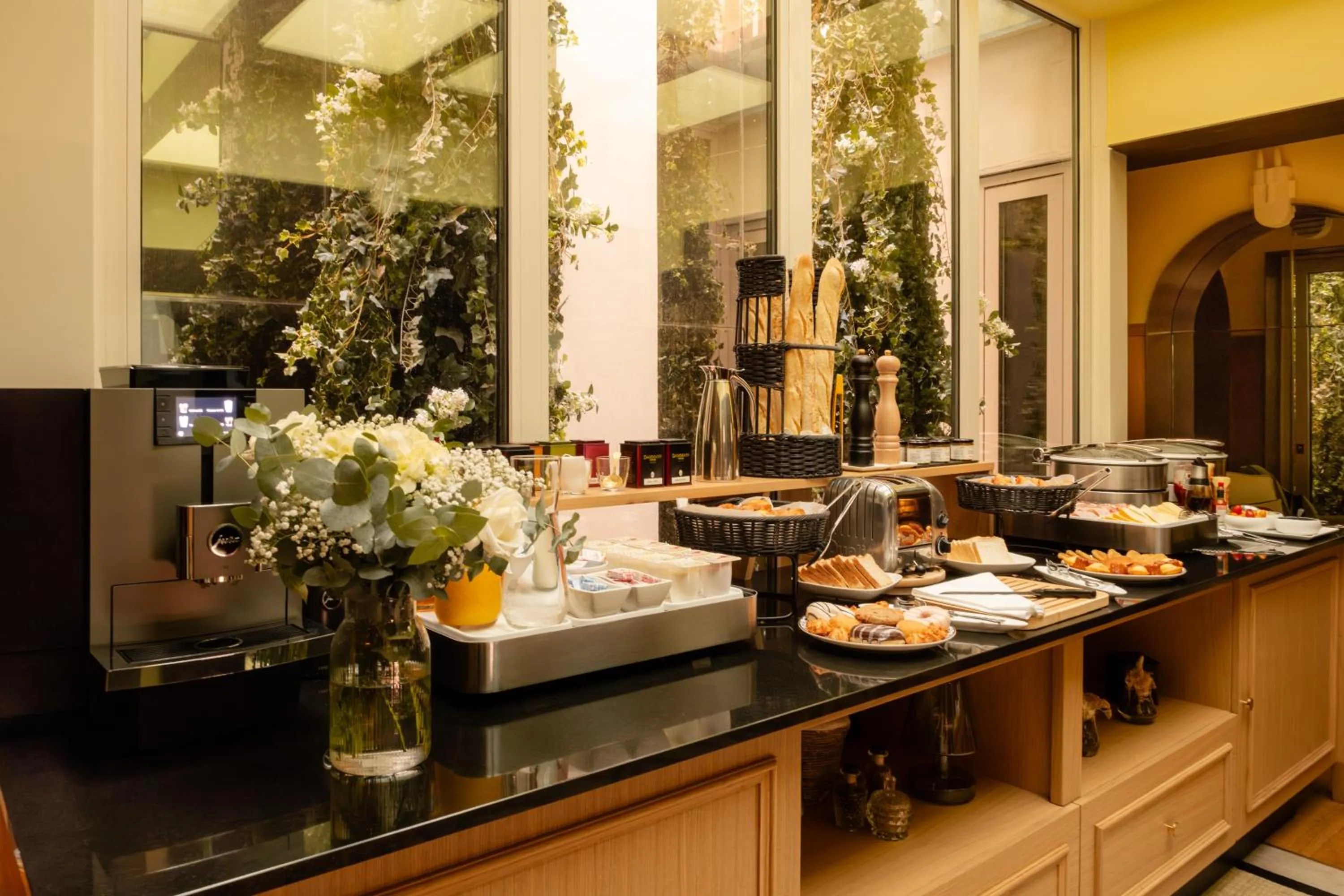 Breakfast in 9Confidentiel