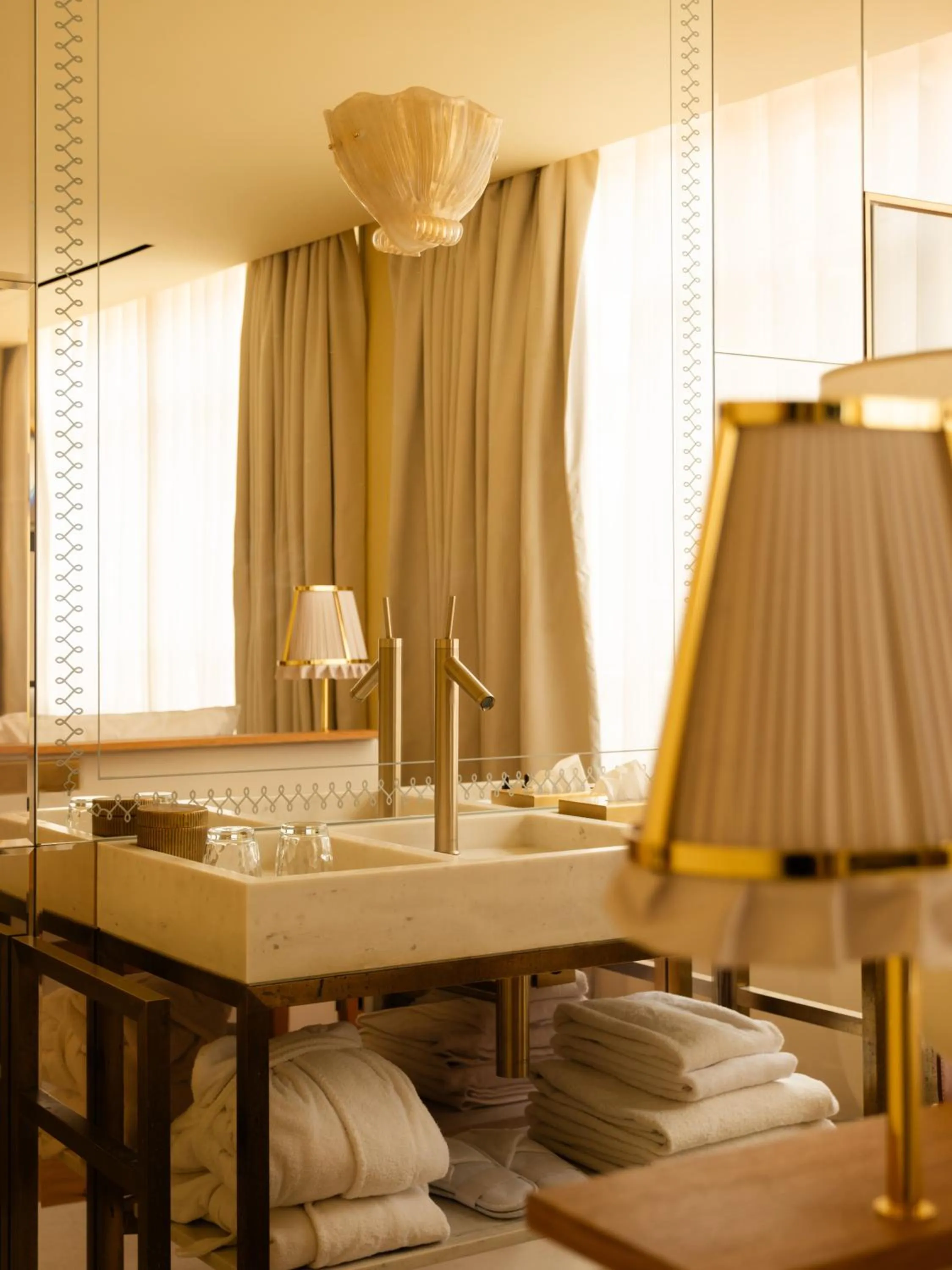 Bathroom in 9Confidentiel