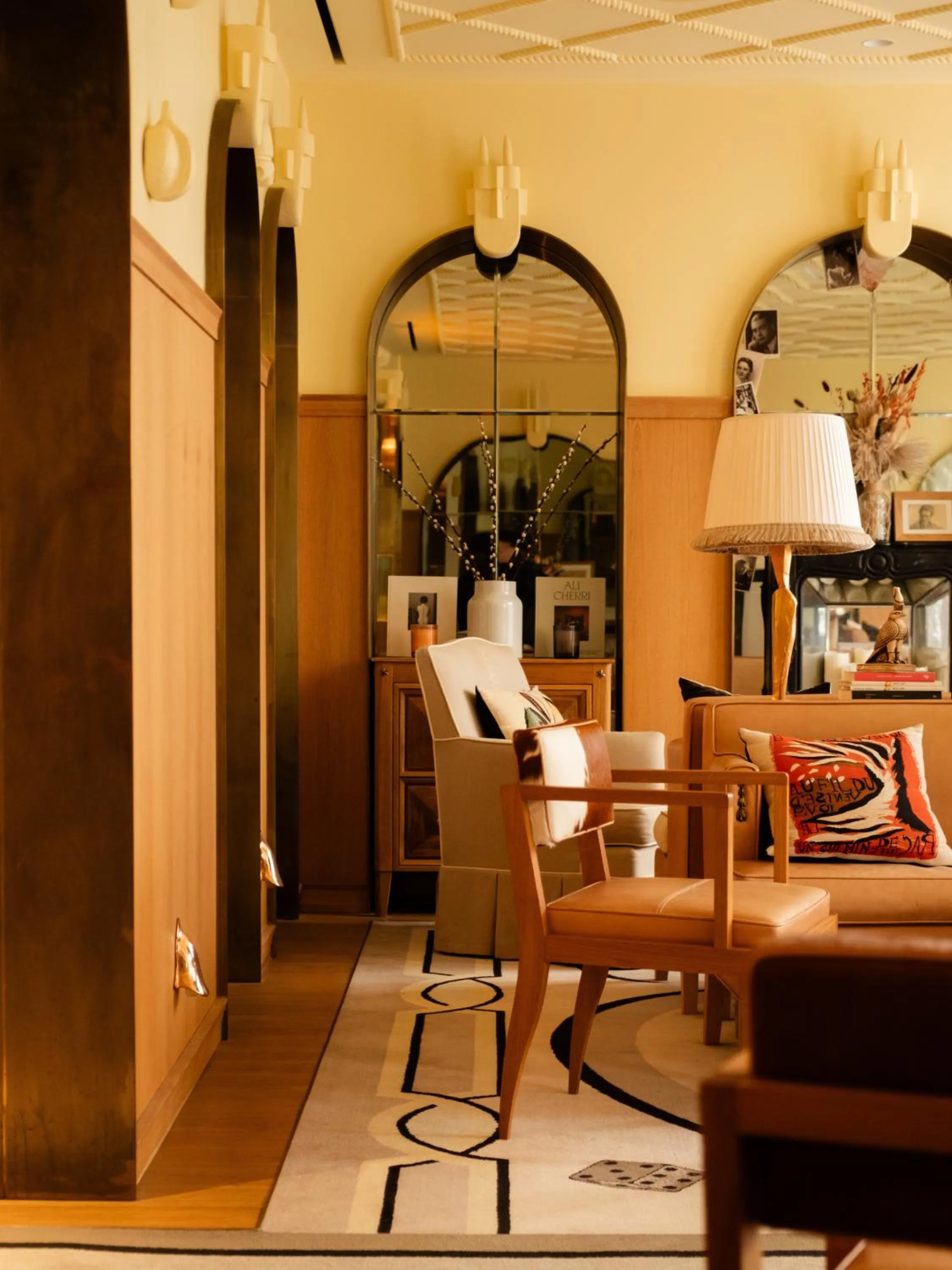 Seating area in 9Confidentiel