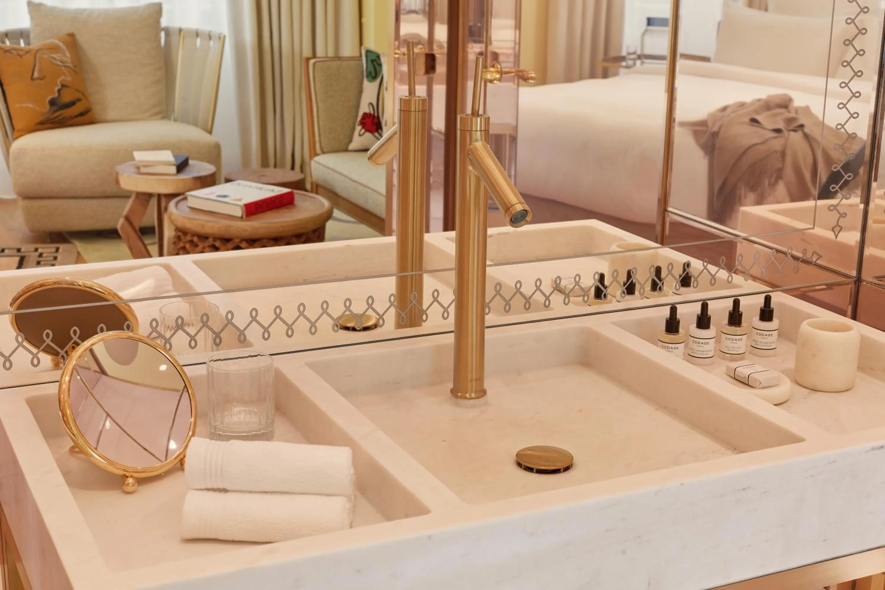 Bathroom in 9Confidentiel