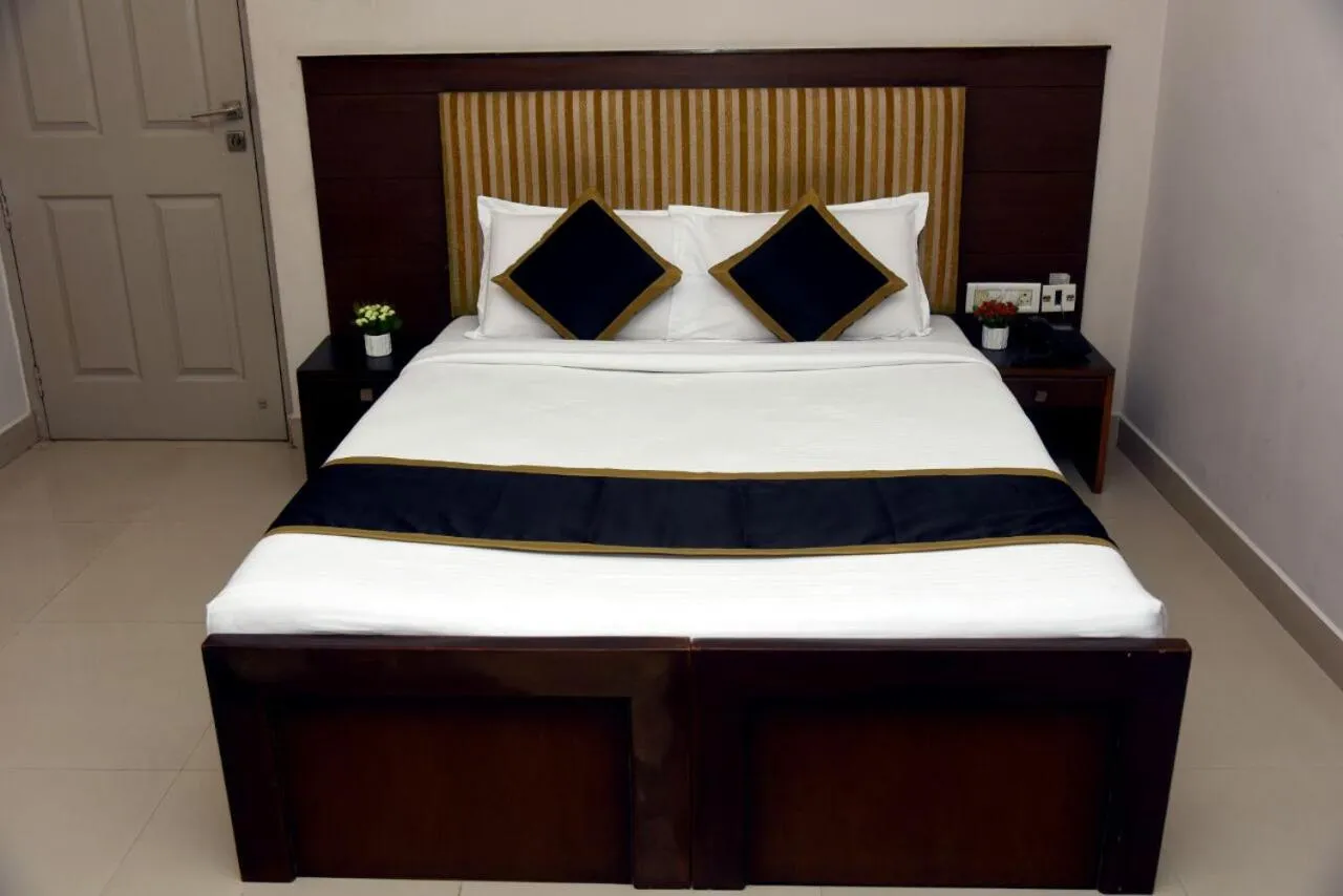 Bed in Hotel Pearl International