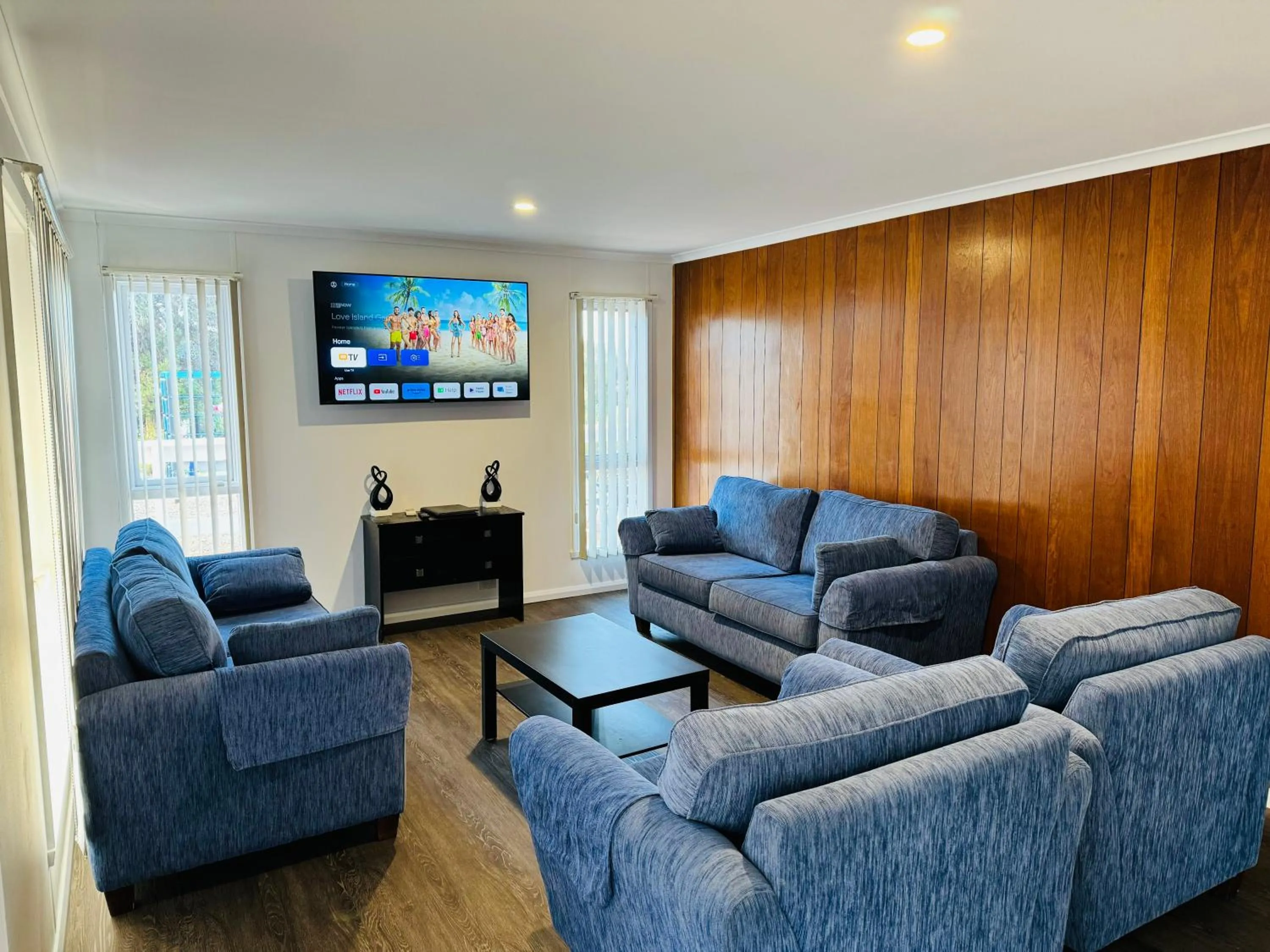 Communal lounge/ TV room in Clare Valley Motel