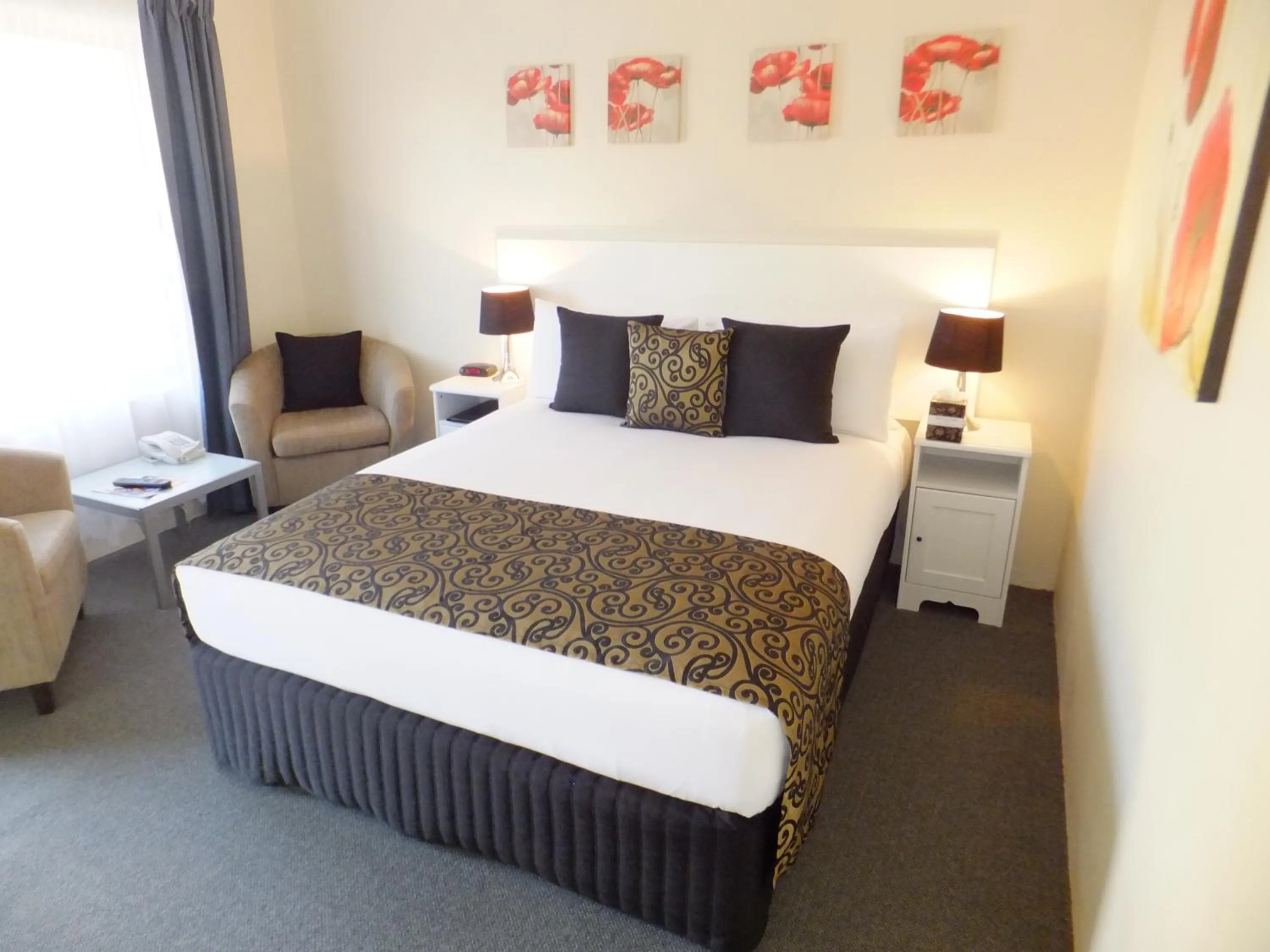 Day, Bed in Clare Valley Motel