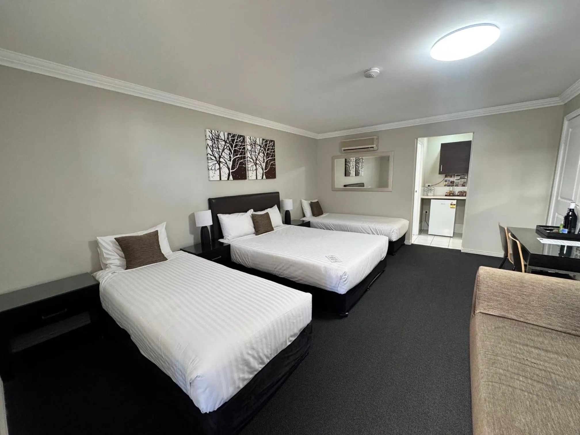 Bedroom, Bed in Ambassador On Ruthven