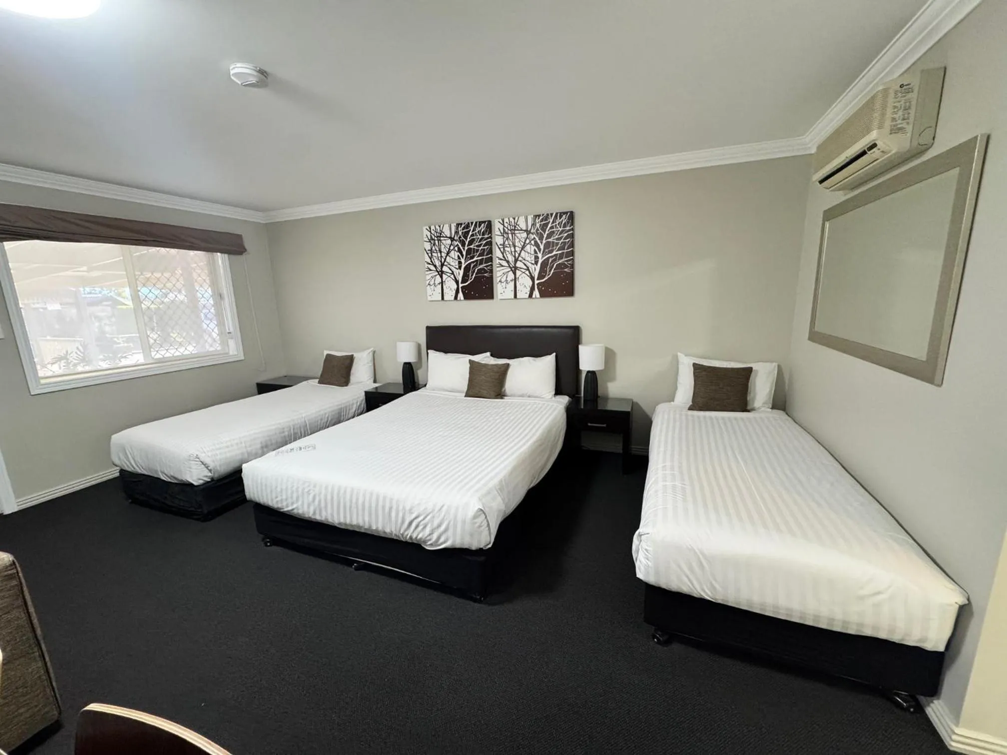 Bedroom, Bed in Ambassador On Ruthven