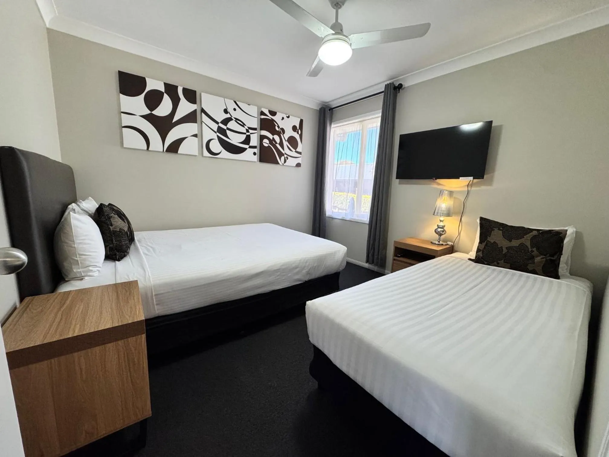 Bedroom, Bed in Ambassador On Ruthven