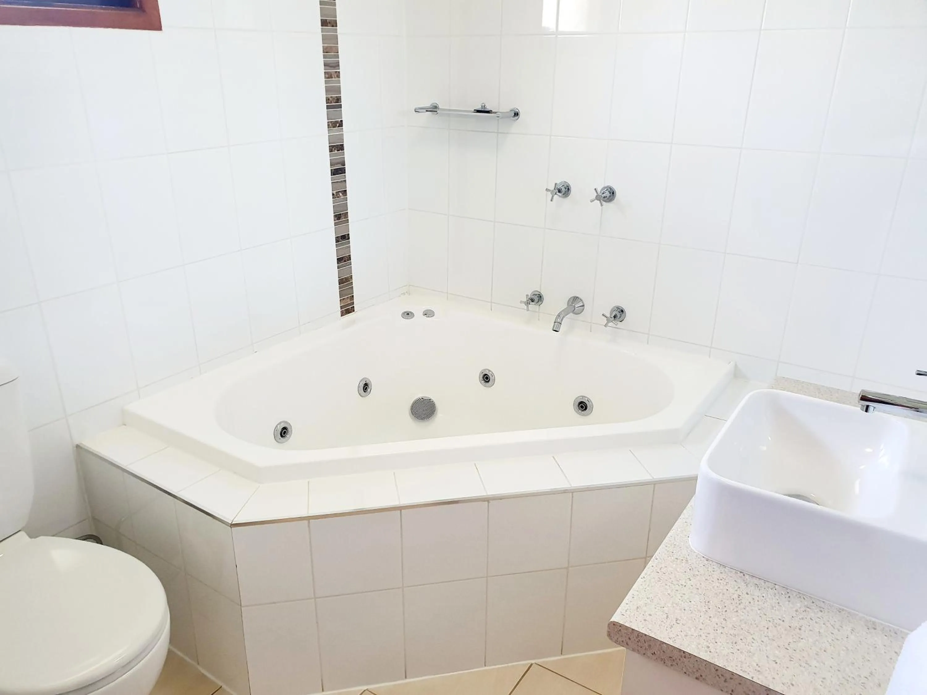 Spa and wellness centre/facilities in Werribee Park Motor Inn