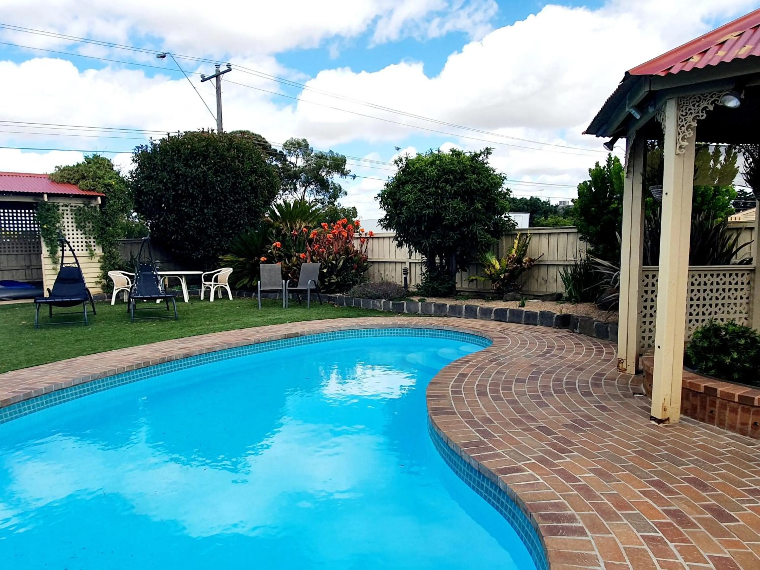 Swimming pool in Werribee Park Motor Inn