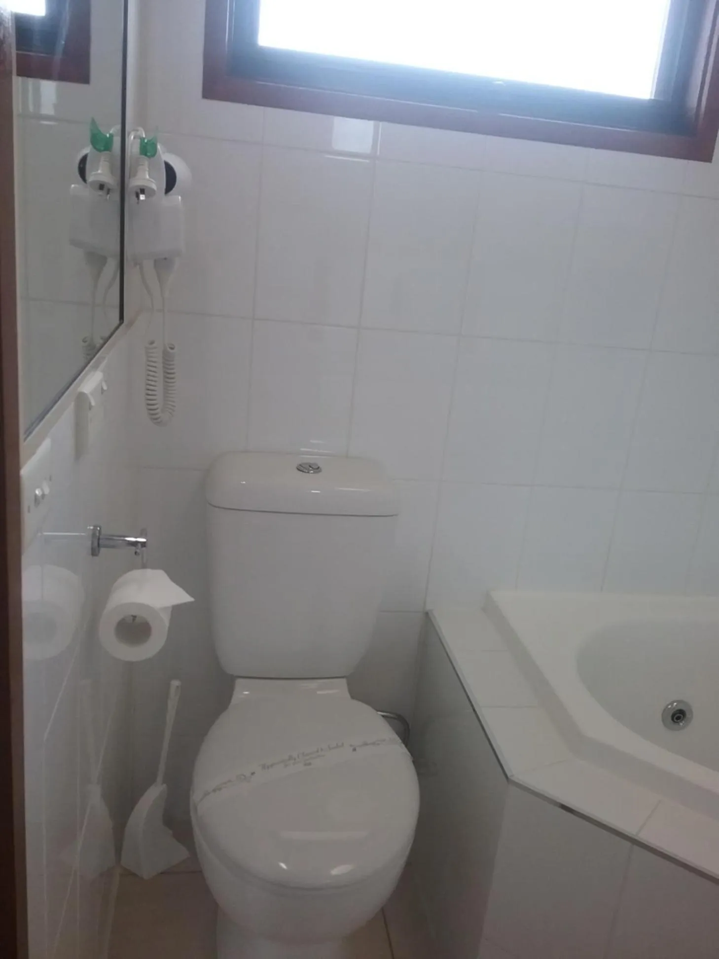 Bathroom in Werribee Park Motor Inn